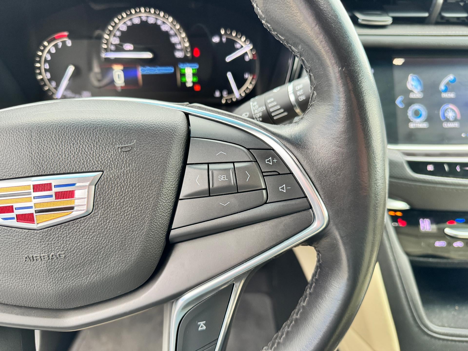 2019 Cadillac XT5 ALL WHEEL DRIVE / LEATHER / HEATED SEATS / LOCAL TRADE / 58K MILES