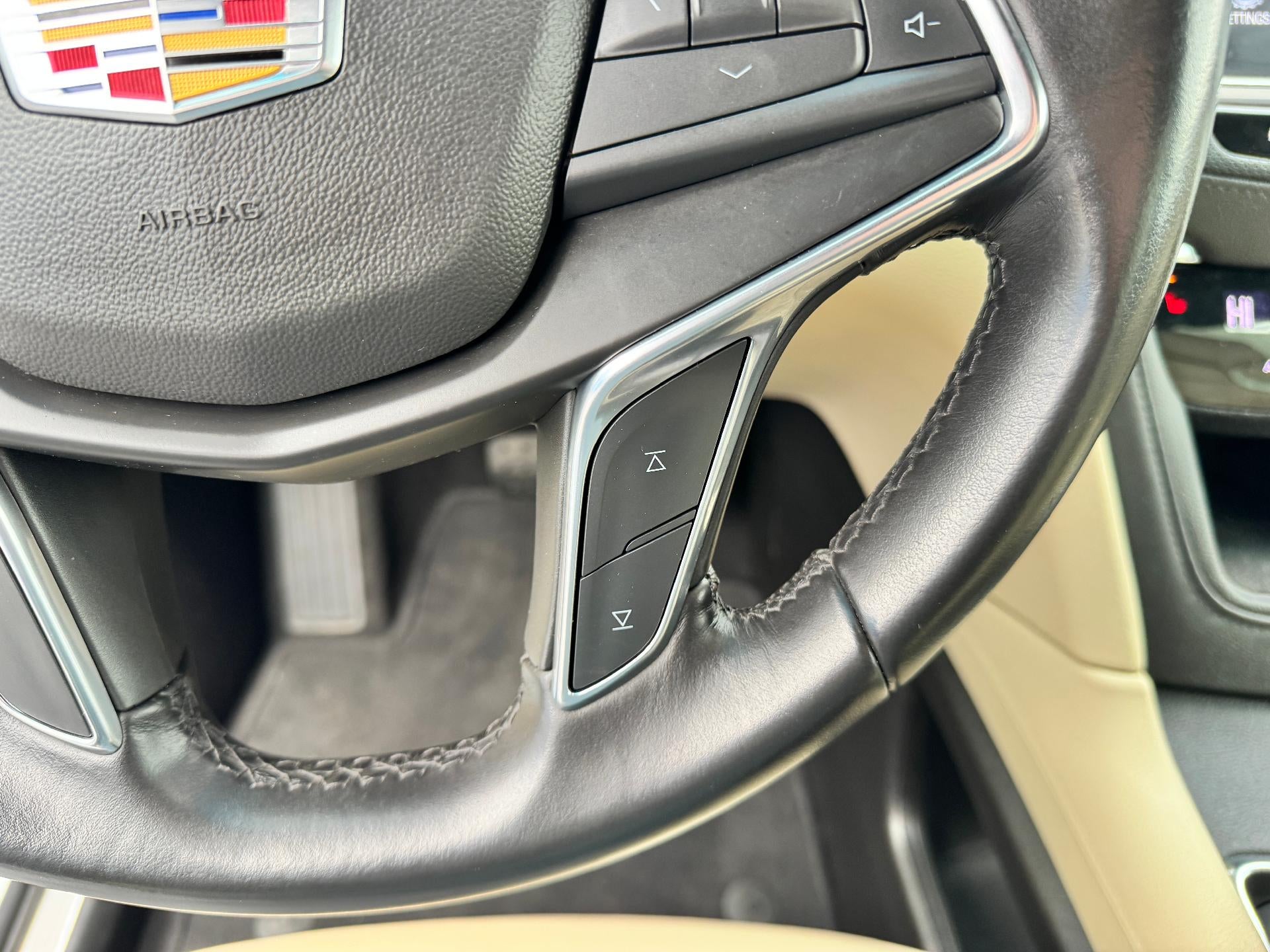 2019 Cadillac XT5 ALL WHEEL DRIVE / LEATHER / HEATED SEATS / LOCAL TRADE / 58K MILES