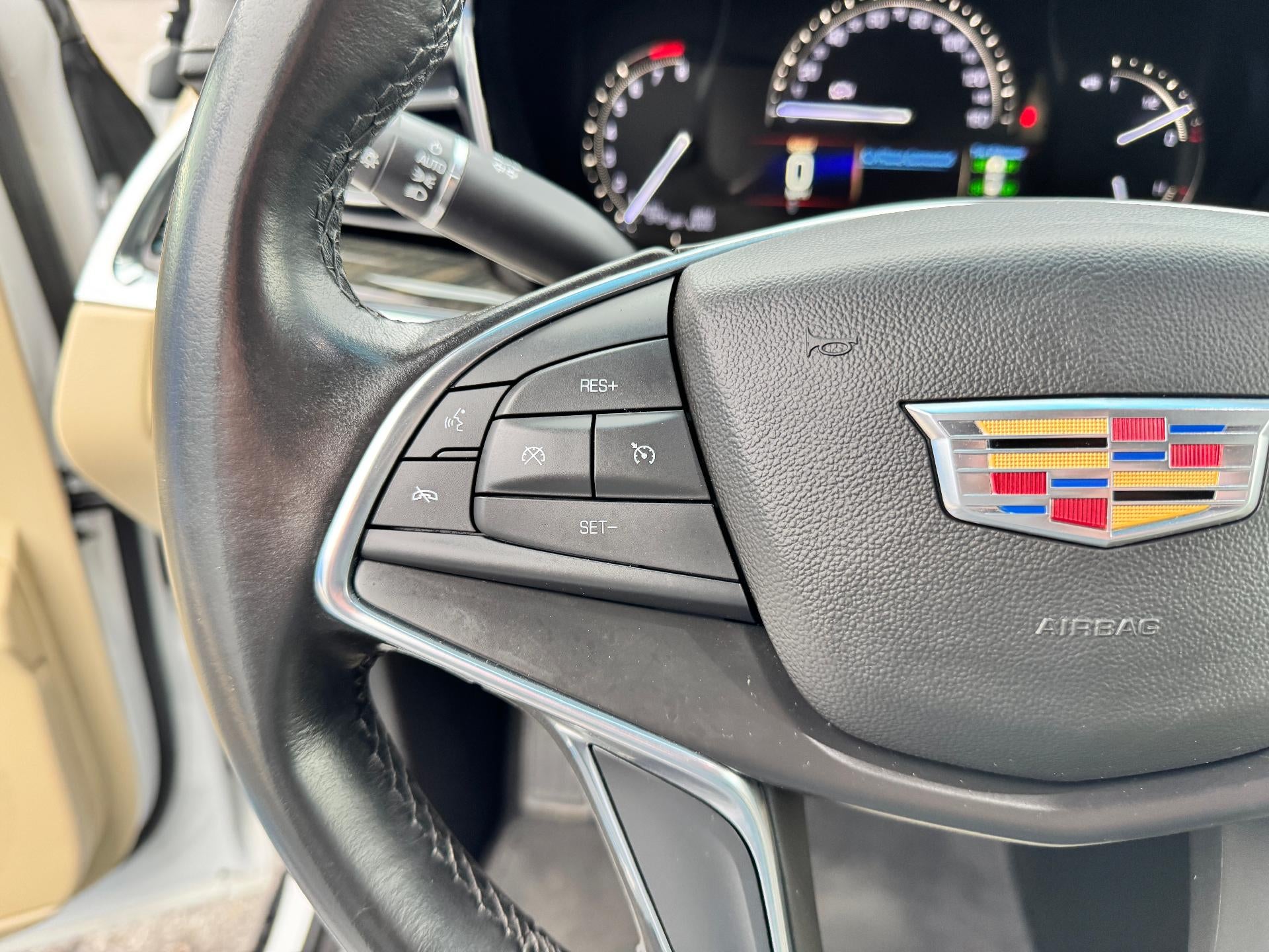 2019 Cadillac XT5 ALL WHEEL DRIVE / LEATHER / HEATED SEATS / LOCAL TRADE / 58K MILES