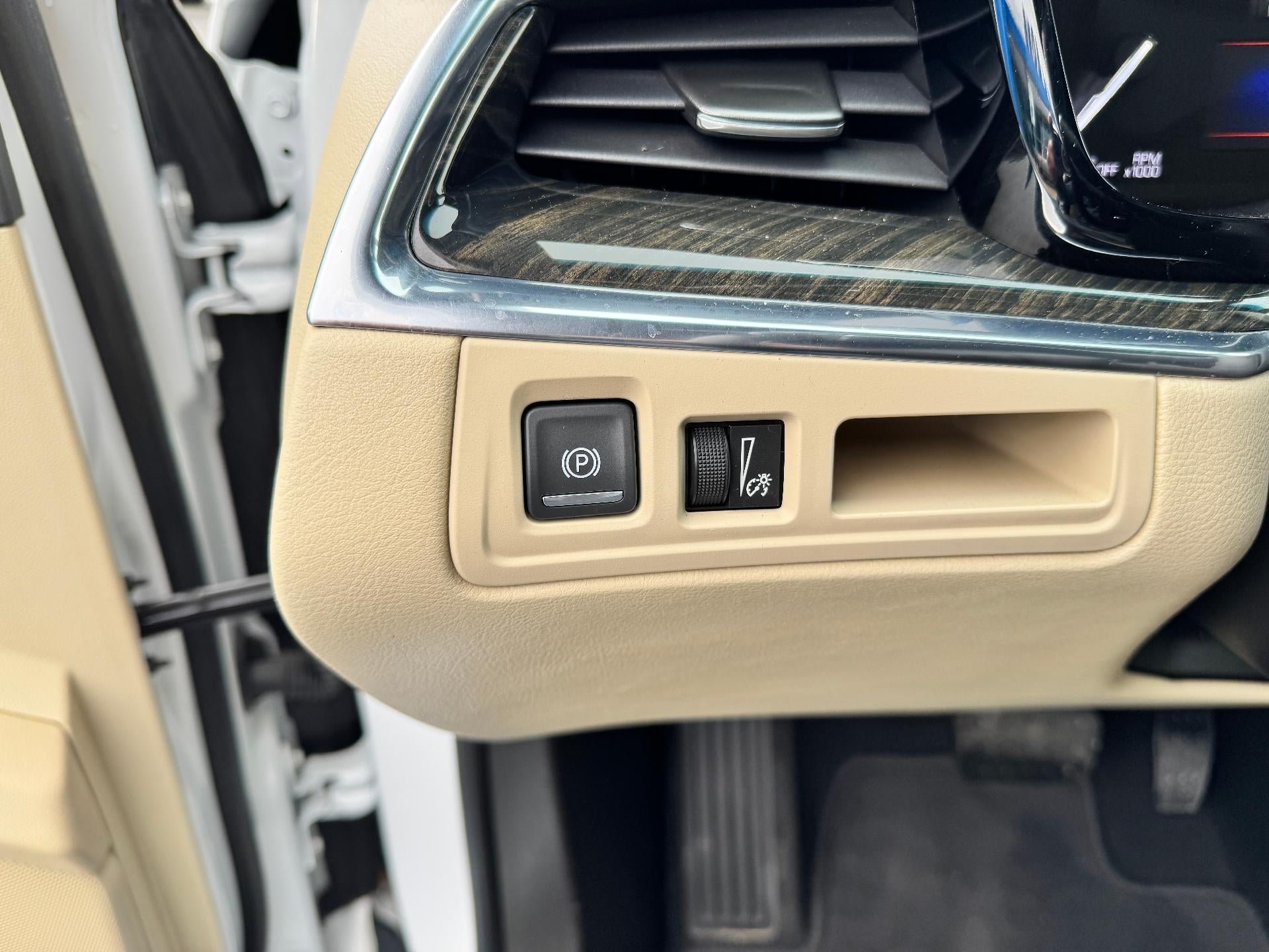 2019 Cadillac XT5 ALL WHEEL DRIVE / LEATHER / HEATED SEATS / LOCAL TRADE / 58K MILES