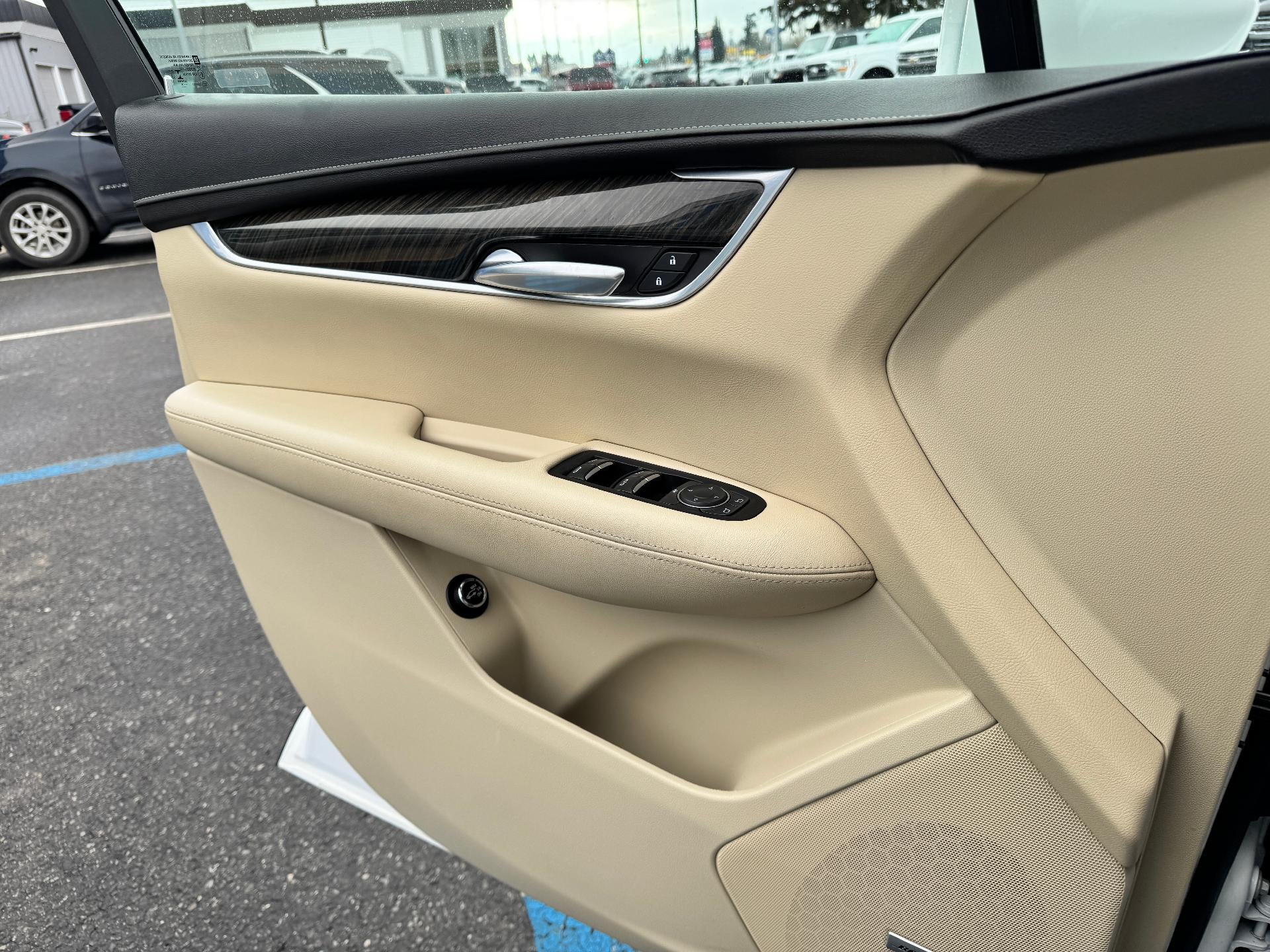 2019 Cadillac XT5 ALL WHEEL DRIVE / LEATHER / HEATED SEATS / LOCAL TRADE / 58K MILES