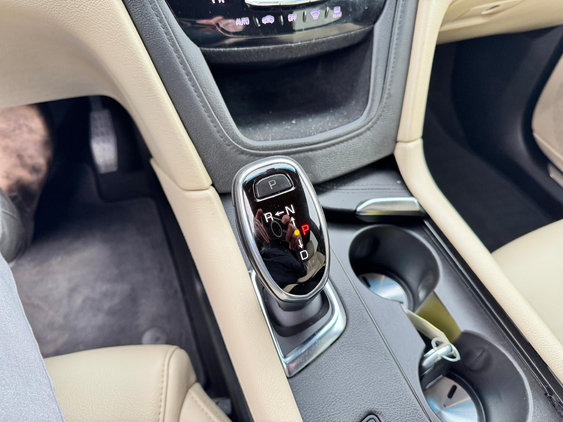 2019 Cadillac XT5 ALL WHEEL DRIVE / LEATHER / HEATED SEATS / LOCAL TRADE / 58K MILES