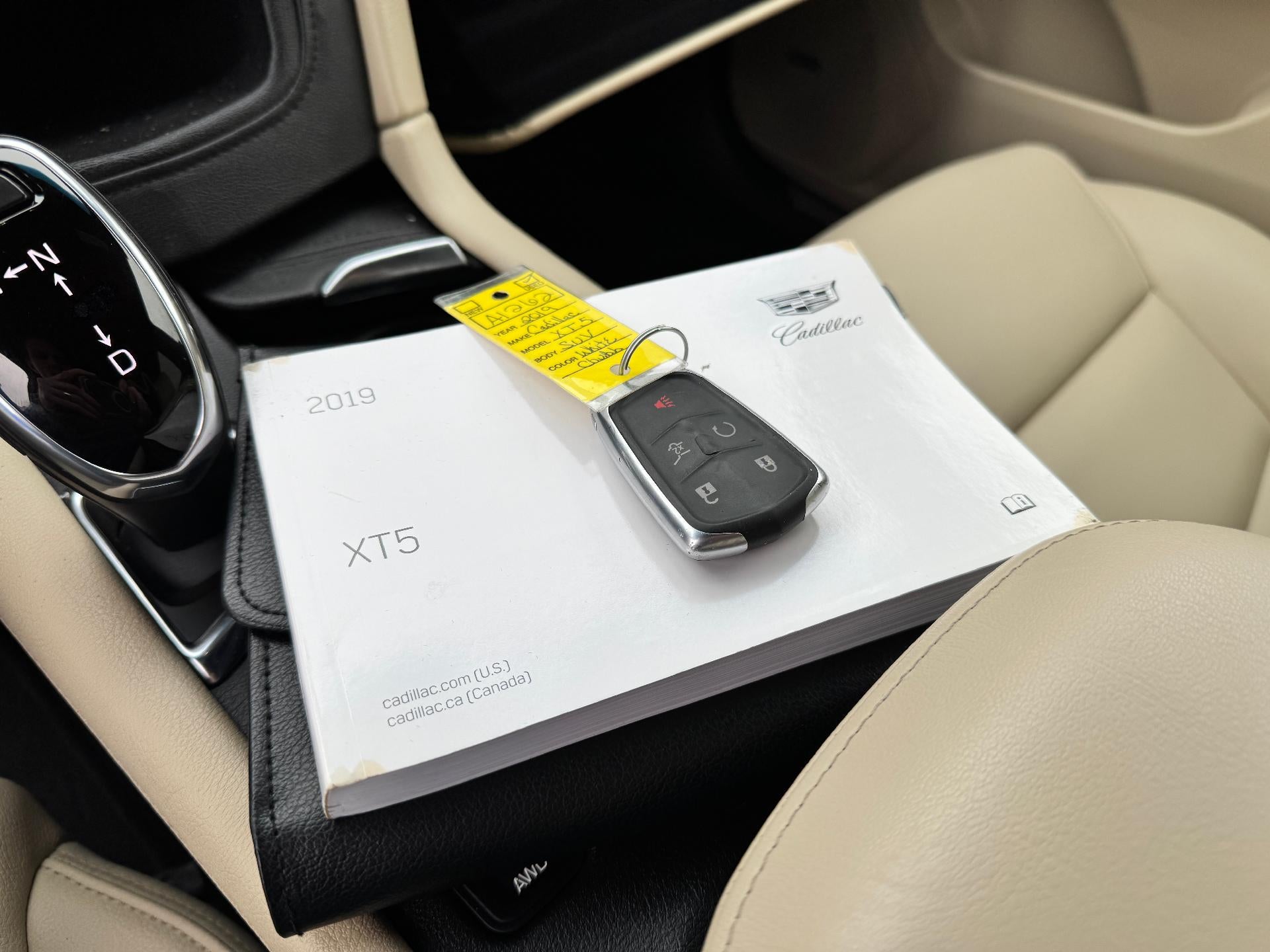 2019 Cadillac XT5 ALL WHEEL DRIVE / LEATHER / HEATED SEATS / LOCAL TRADE / 58K MILES