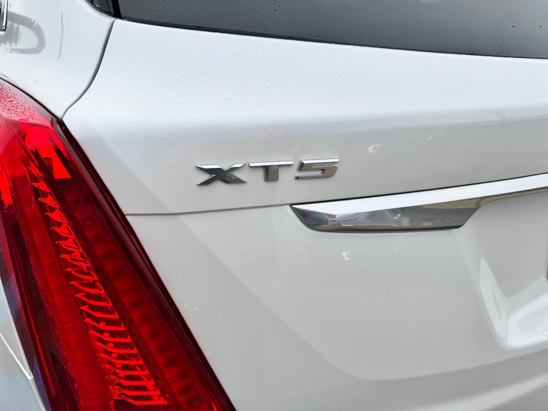 2019 Cadillac XT5 ALL WHEEL DRIVE / LEATHER / HEATED SEATS / LOCAL TRADE / 58K MILES