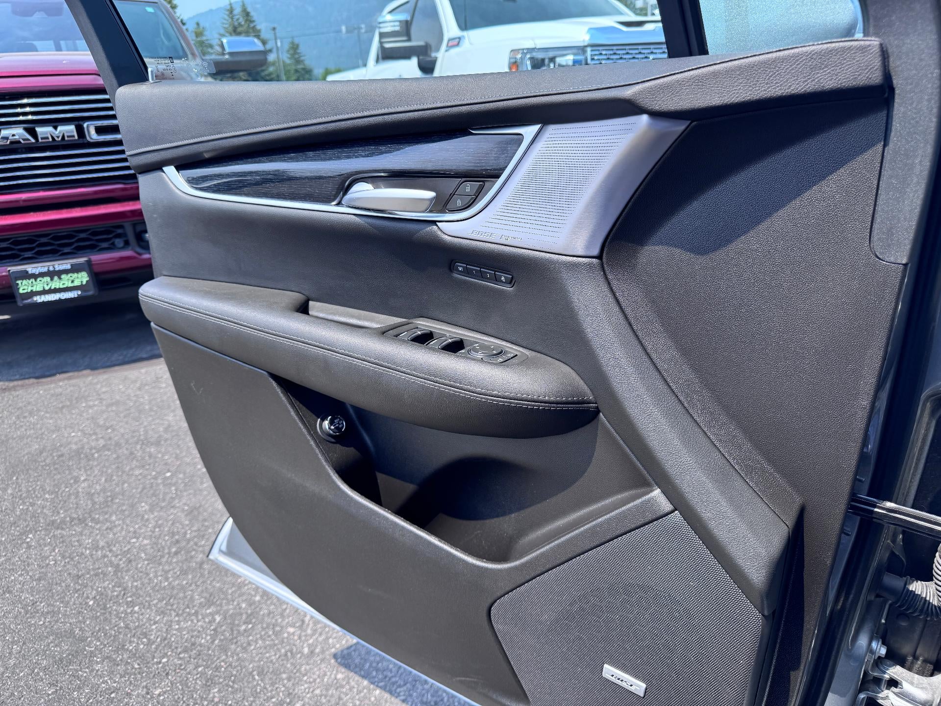 2025 Cadillac XT5 PREMIUM LUXURY / ALL WHEEL DRIVE / 3.6 LITER V6 / SUNROOF / WARRANTY / 22K MILES