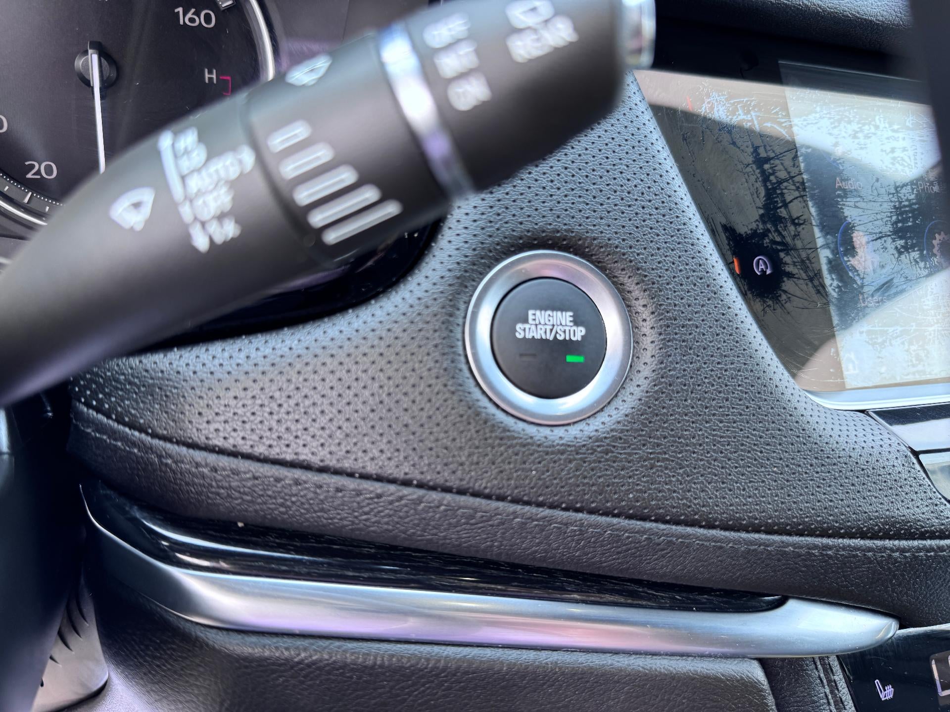 2025 Cadillac XT5 PREMIUM LUXURY / ALL WHEEL DRIVE / 3.6 LITER V6 / SUNROOF / WARRANTY / 22K MILES