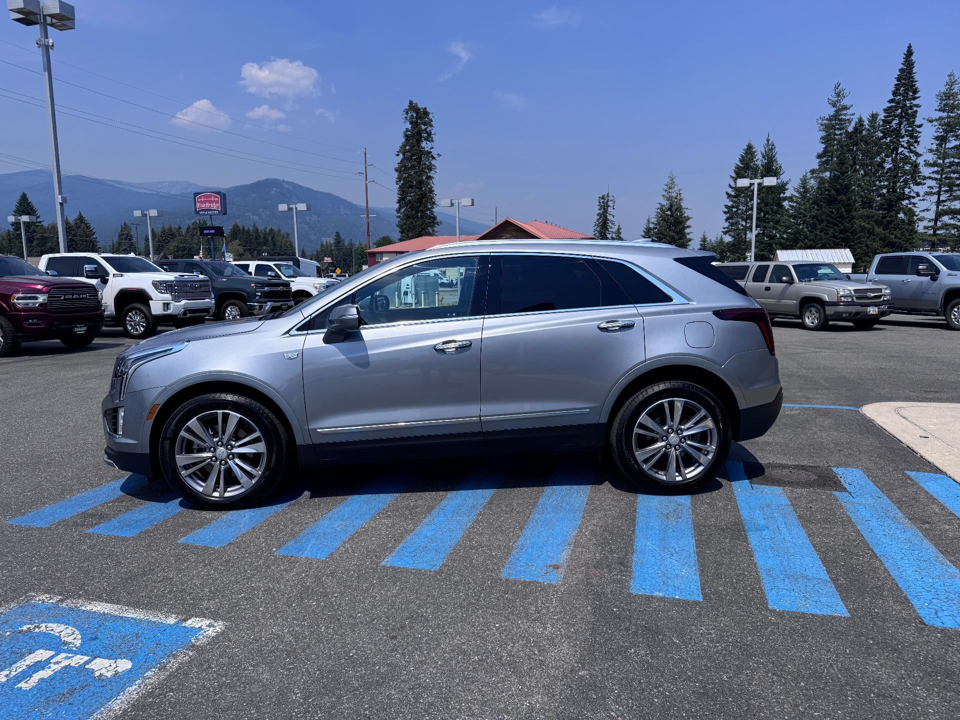 2025 Cadillac XT5 PREMIUM LUXURY / ALL WHEEL DRIVE / 3.6 LITER V6 / SUNROOF / WARRANTY / 22K MILES