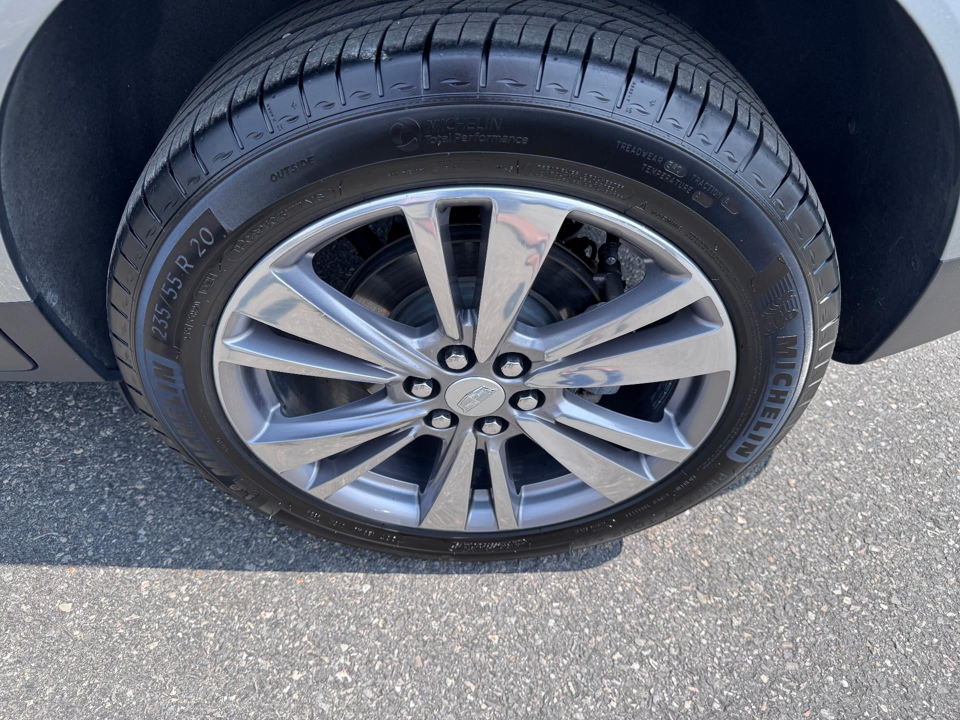 2025 Cadillac XT5 PREMIUM LUXURY / ALL WHEEL DRIVE / 3.6 LITER V6 / SUNROOF / WARRANTY / 22K MILES