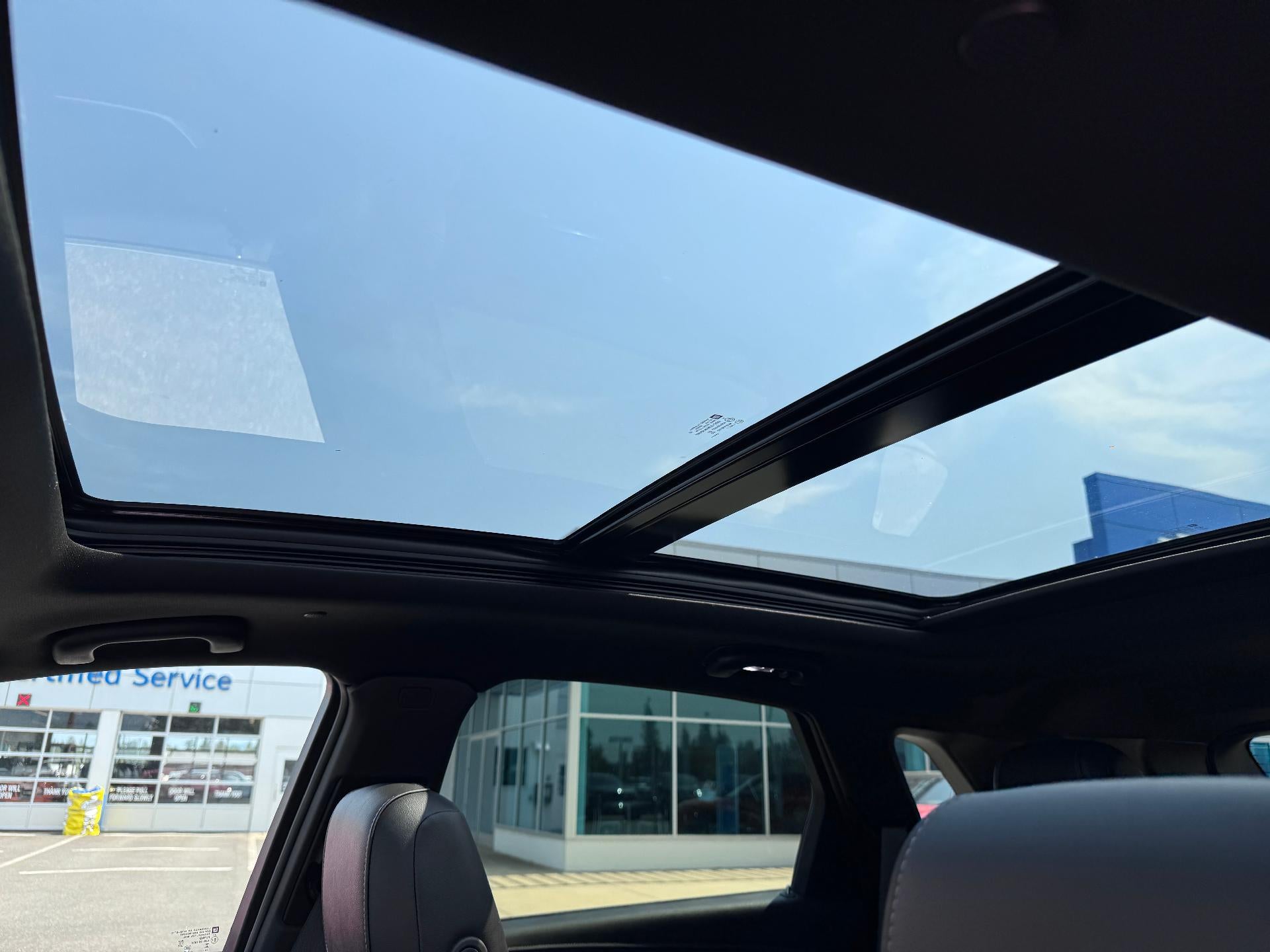 2025 Cadillac XT5 PREMIUM LUXURY / ALL WHEEL DRIVE / 3.6 LITER V6 / SUNROOF / WARRANTY / 22K MILES