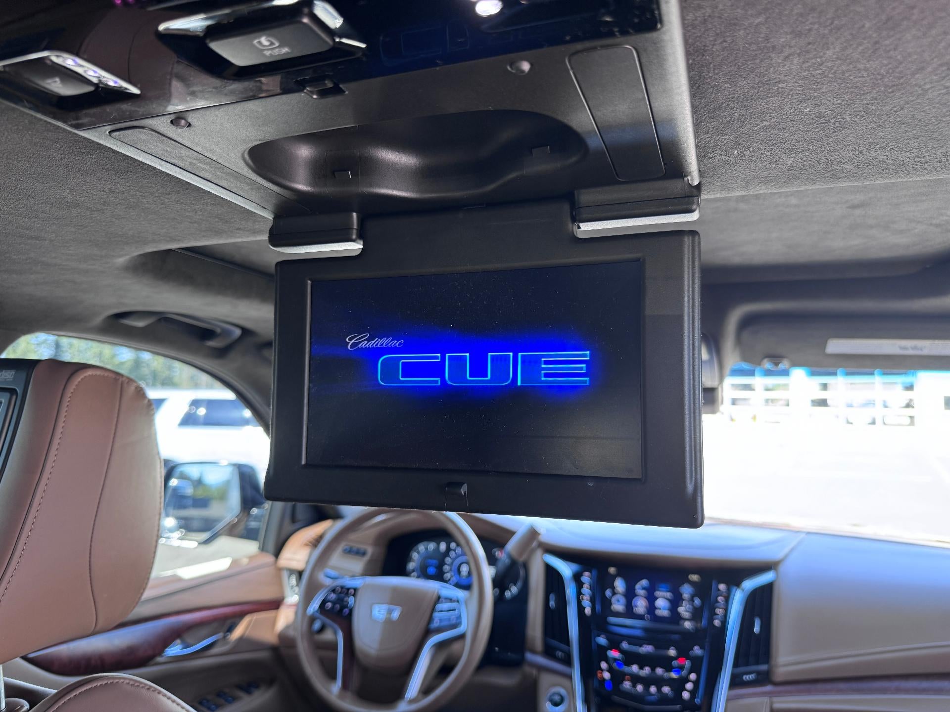 2017 Cadillac Escalade PLATINUM / 6.2 LITER V8 / SUNROOF / ADAPTIVE CRUISE / LOCAL TRADE