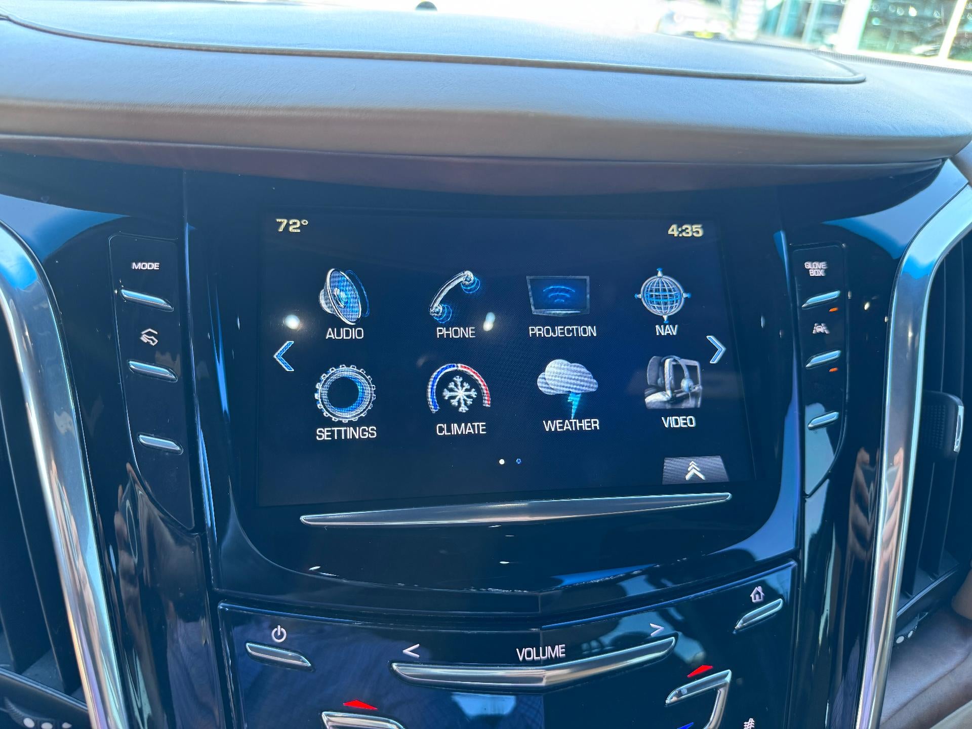 2017 Cadillac Escalade PLATINUM / 6.2 LITER V8 / SUNROOF / ADAPTIVE CRUISE / LOCAL TRADE