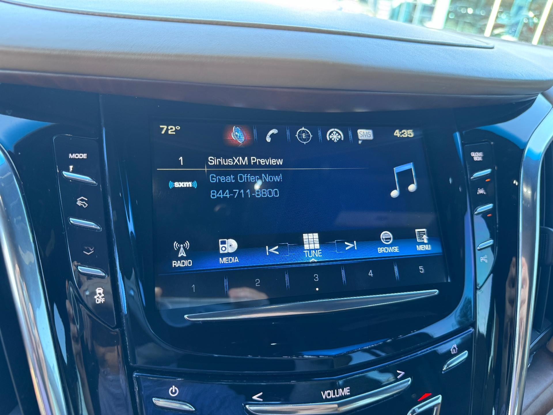 2017 Cadillac Escalade PLATINUM / 6.2 LITER V8 / SUNROOF / ADAPTIVE CRUISE / LOCAL TRADE
