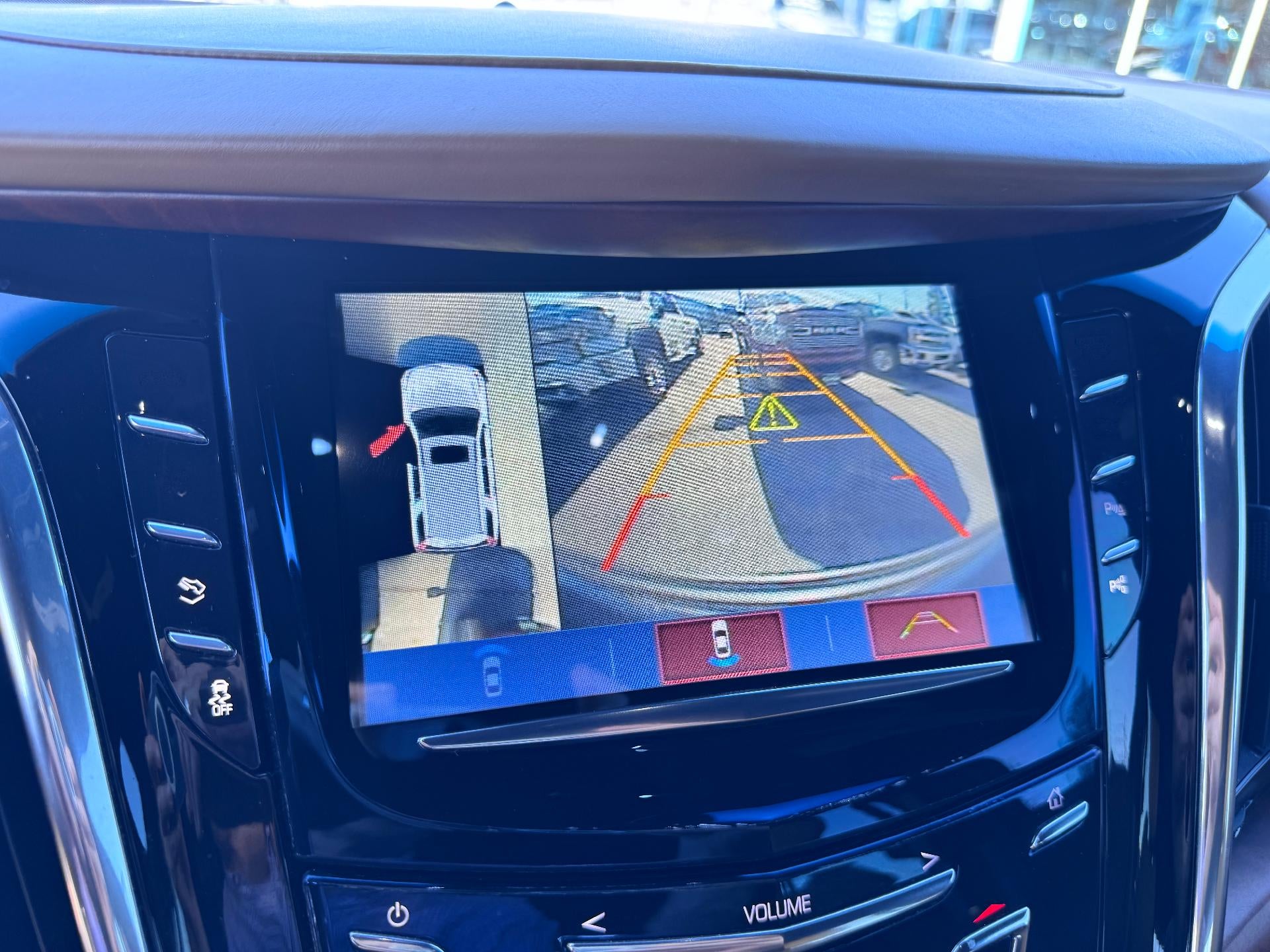2017 Cadillac Escalade PLATINUM / 6.2 LITER V8 / SUNROOF / ADAPTIVE CRUISE / LOCAL TRADE