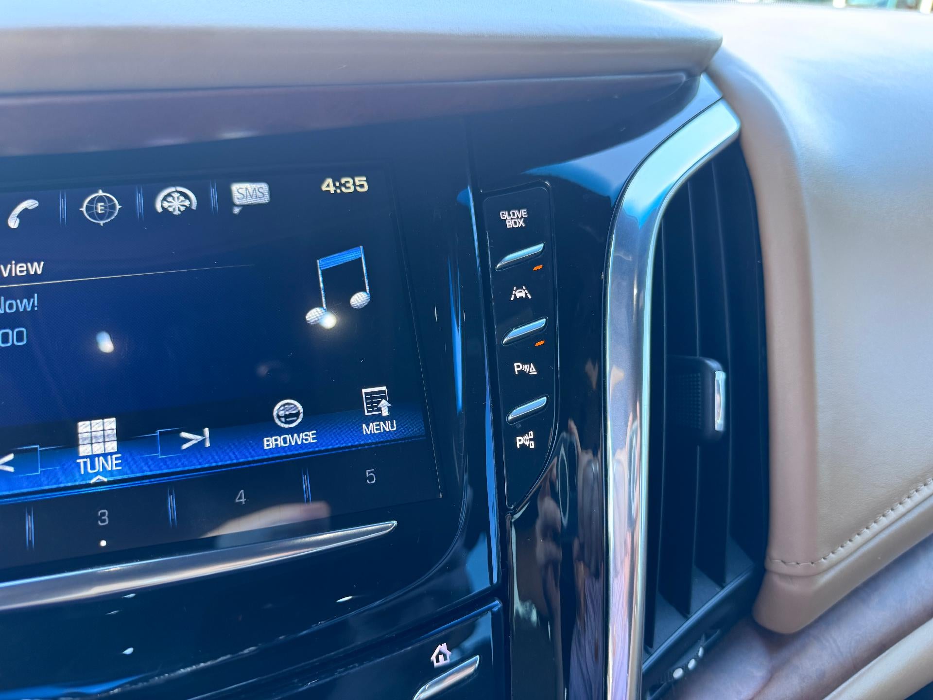 2017 Cadillac Escalade PLATINUM / 6.2 LITER V8 / SUNROOF / ADAPTIVE CRUISE / LOCAL TRADE