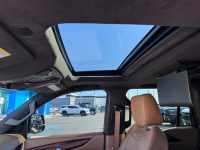 2017 Cadillac Escalade PLATINUM / 6.2 LITER V8 / SUNROOF / ADAPTIVE CRUISE / LOCAL TRADE