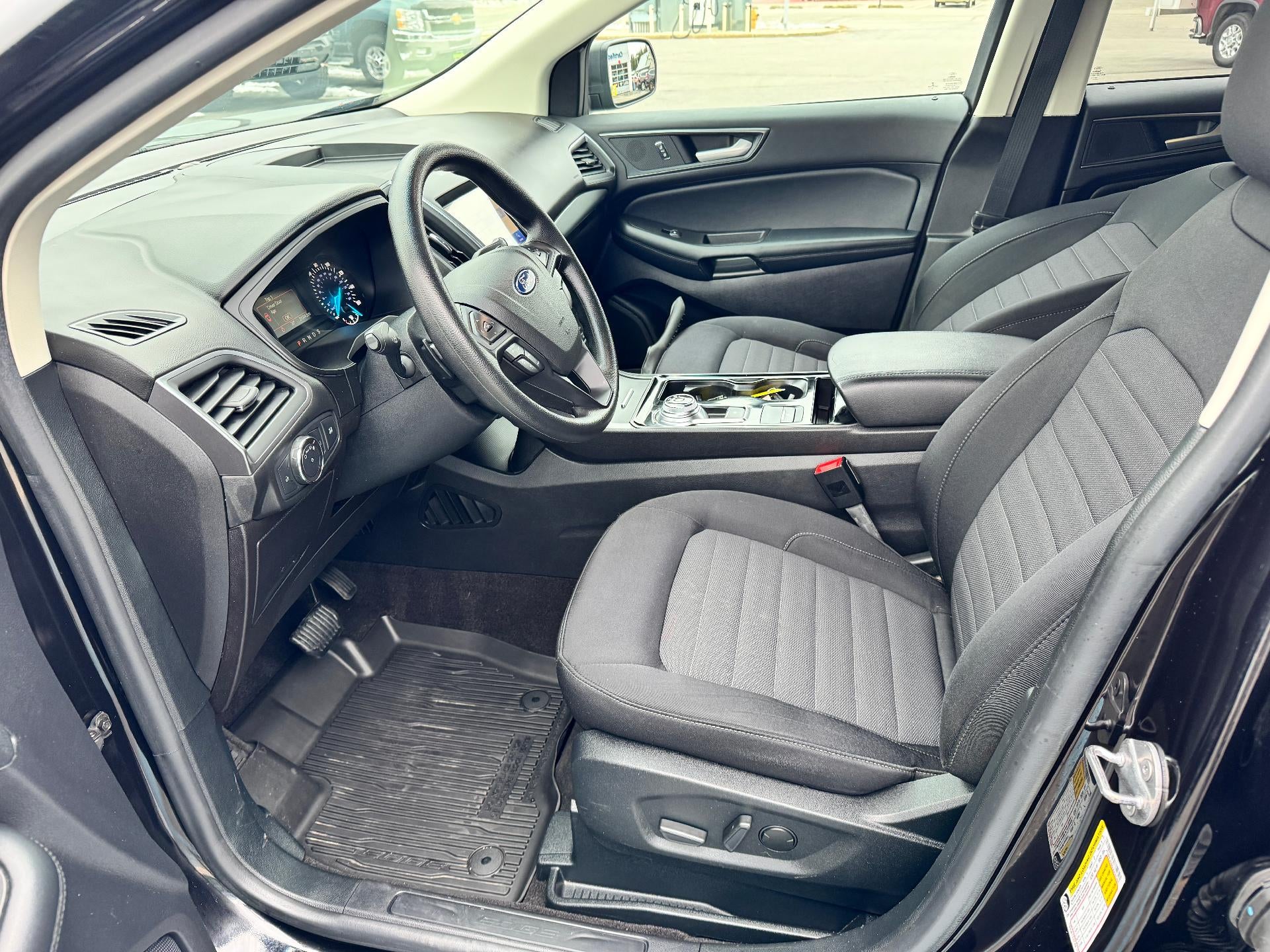 2020 Ford Edge SE / ALL WHEEL DRIVE / 2.0 TURBO / LOCAL TRADE / 31K MILES