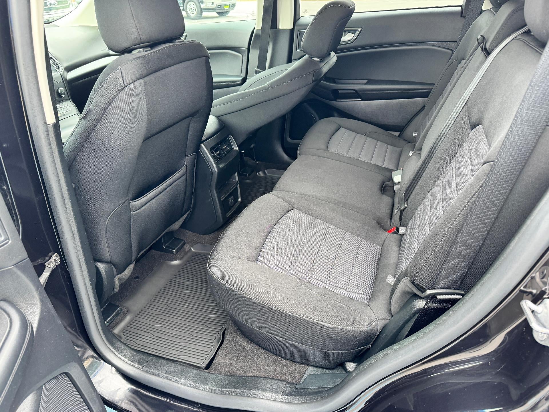 2020 Ford Edge SE / ALL WHEEL DRIVE / 2.0 TURBO / LOCAL TRADE / 31K MILES