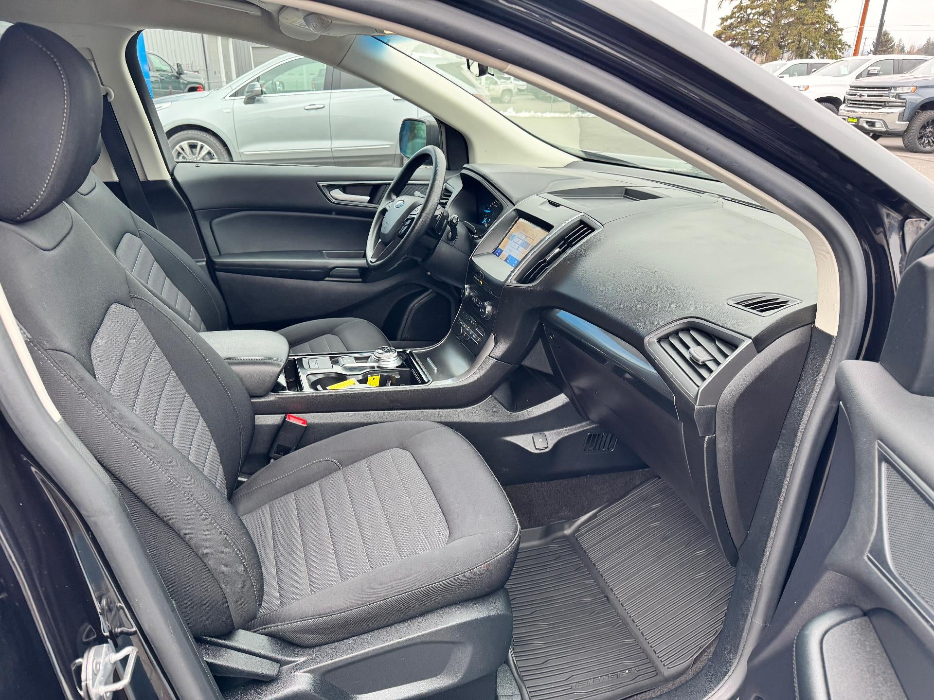 2020 Ford Edge SE / ALL WHEEL DRIVE / 2.0 TURBO / LOCAL TRADE / 31K MILES