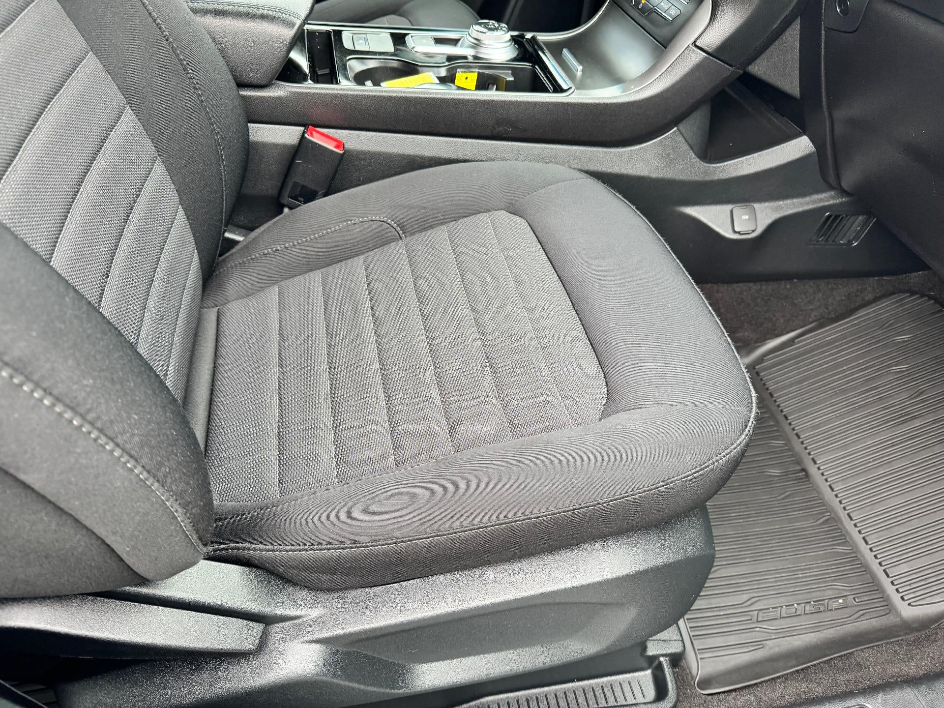 2020 Ford Edge SE / ALL WHEEL DRIVE / 2.0 TURBO / LOCAL TRADE / 31K MILES