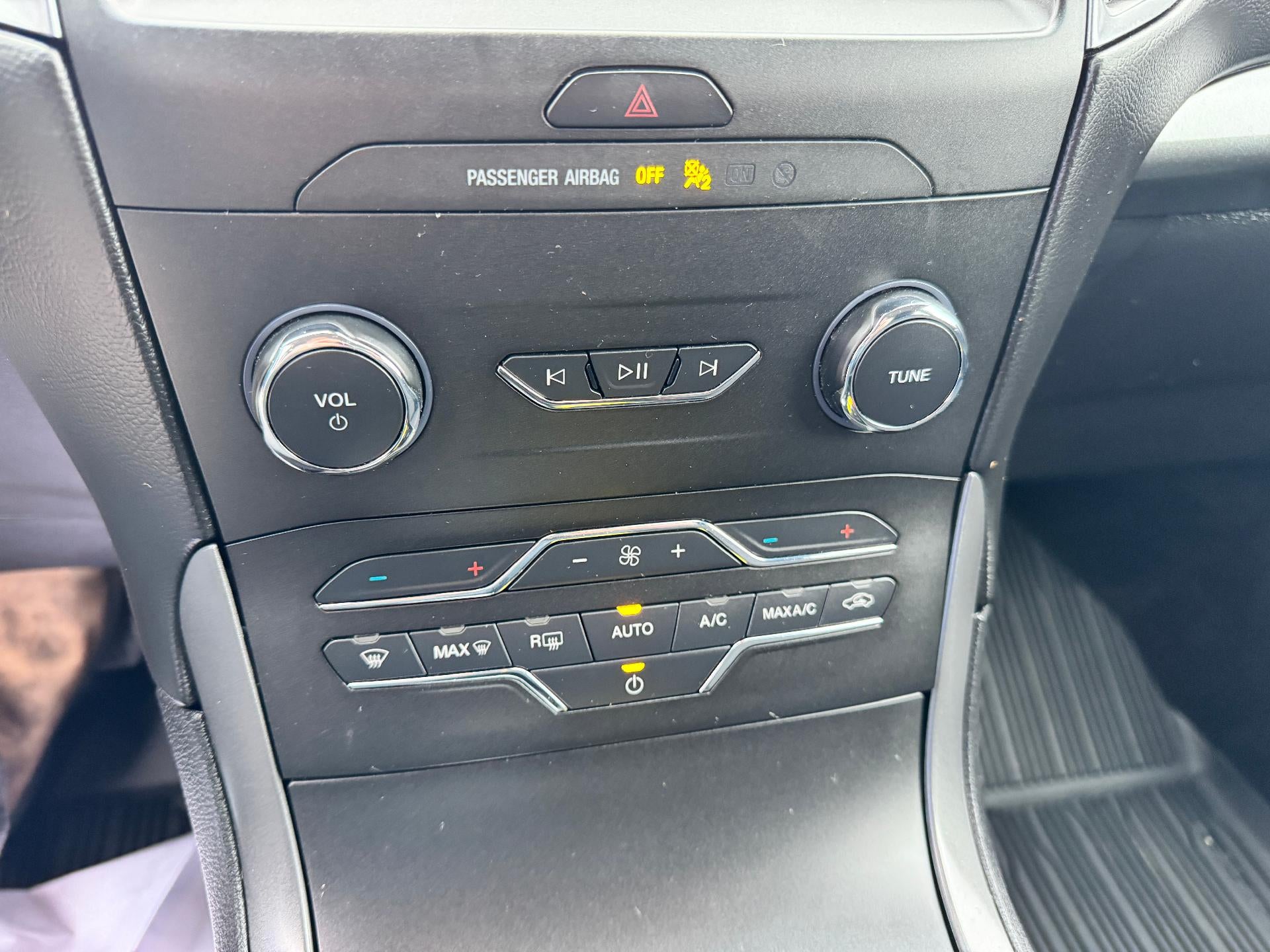 2020 Ford Edge SE / ALL WHEEL DRIVE / 2.0 TURBO / LOCAL TRADE / 31K MILES