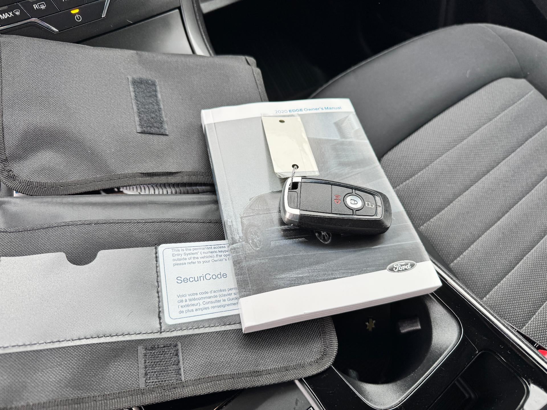 2020 Ford Edge SE / ALL WHEEL DRIVE / 2.0 TURBO / LOCAL TRADE / 31K MILES