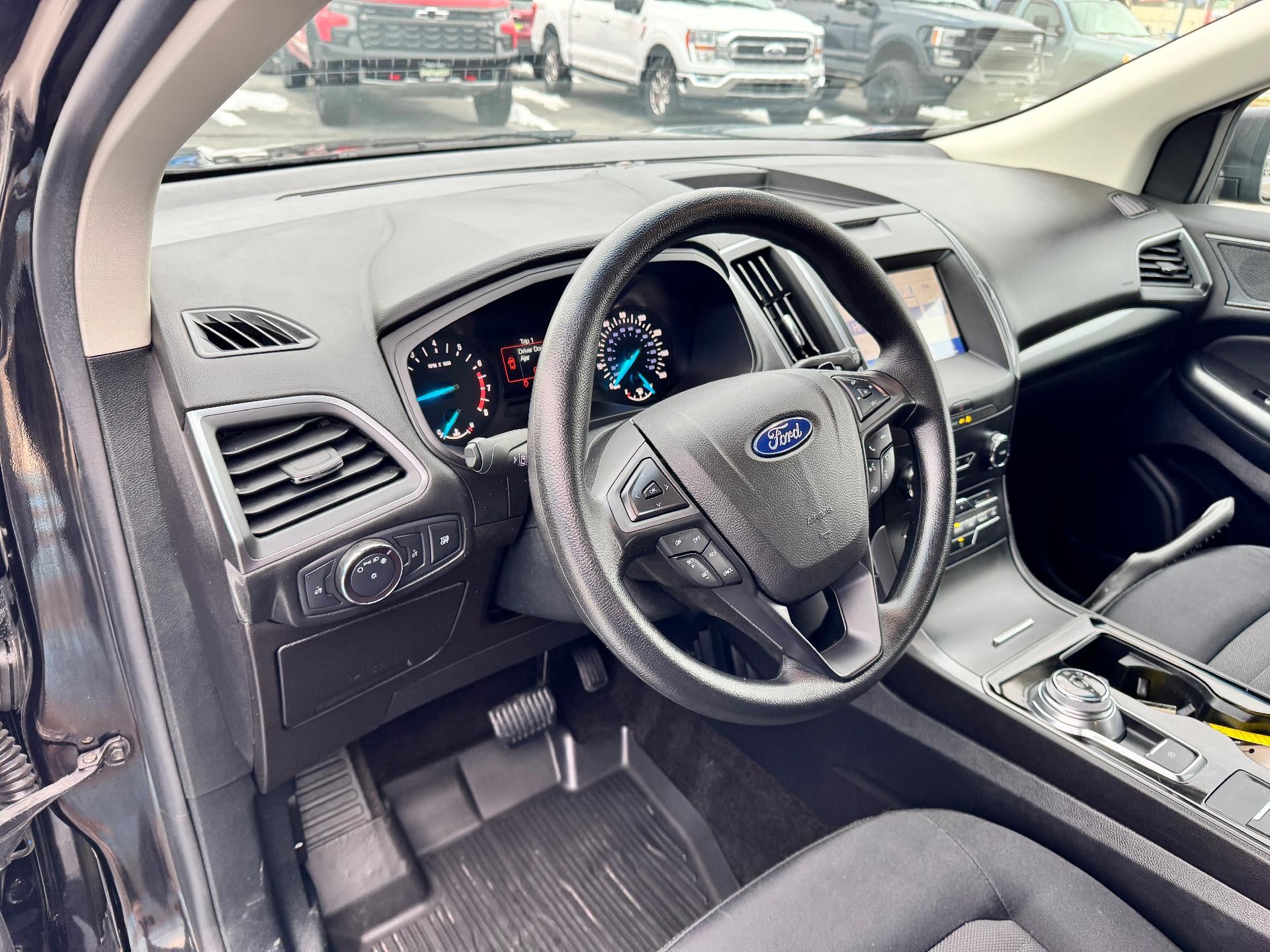 2020 Ford Edge SE / ALL WHEEL DRIVE / 2.0 TURBO / LOCAL TRADE / 31K MILES