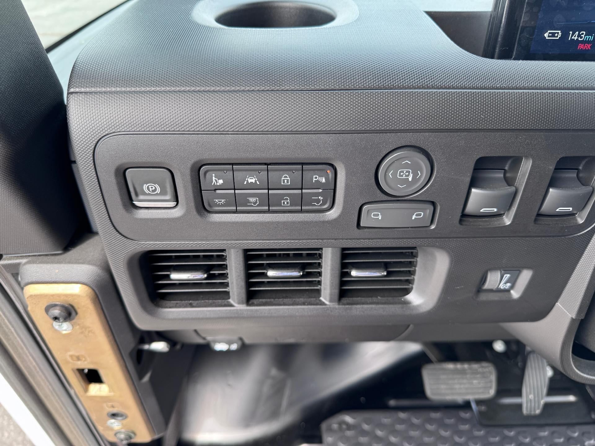 2025 Chevrolet BrightDrop 400 ALL WHEEL DRIVE / 272 MILE RANGE / SURROUND VISION / ADAPTIVE CRUISE