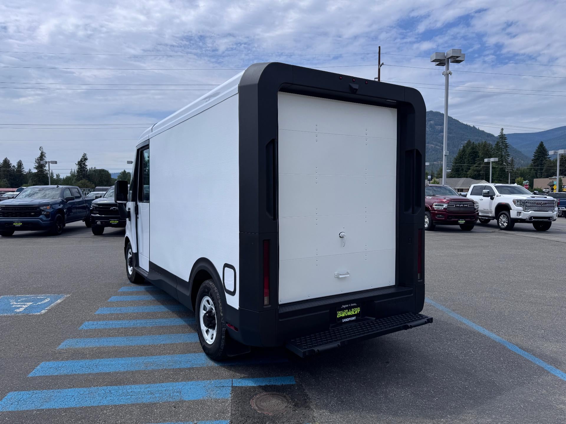 2025 Chevrolet BrightDrop 400 ALL WHEEL DRIVE / 272 MILE RANGE / SURROUND VISION / ADAPTIVE CRUISE