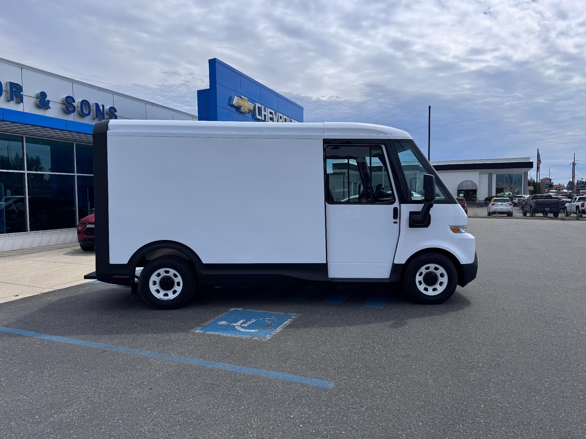 2025 Chevrolet BrightDrop 400 ALL WHEEL DRIVE / 272 MILE RANGE / SURROUND VISION / ADAPTIVE CRUISE