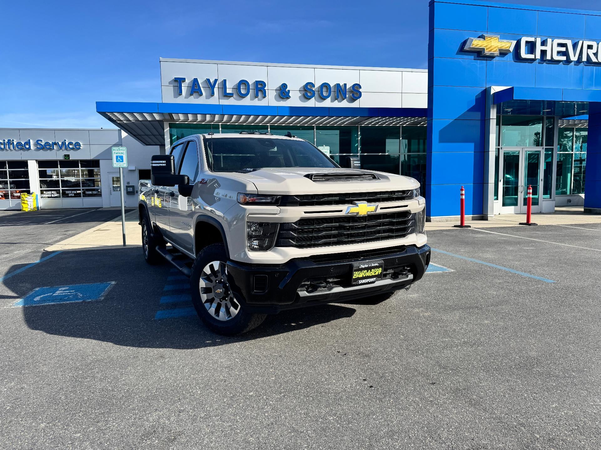 2026 Chevrolet Silverado 2500 HD CUSTOM / CREW / 6.6 LITER GAS V8 / Z71 OFF ROAD / STANDARD BOX