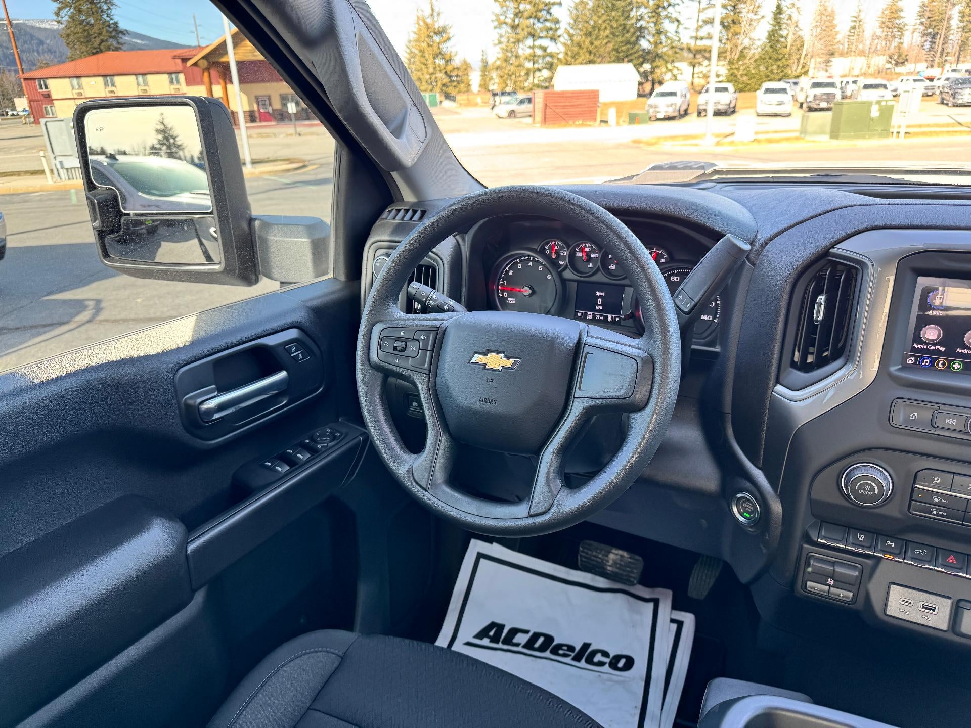 2026 Chevrolet Silverado 2500 HD CUSTOM / CREW / 6.6 LITER GAS V8 / Z71 OFF ROAD / STANDARD BOX