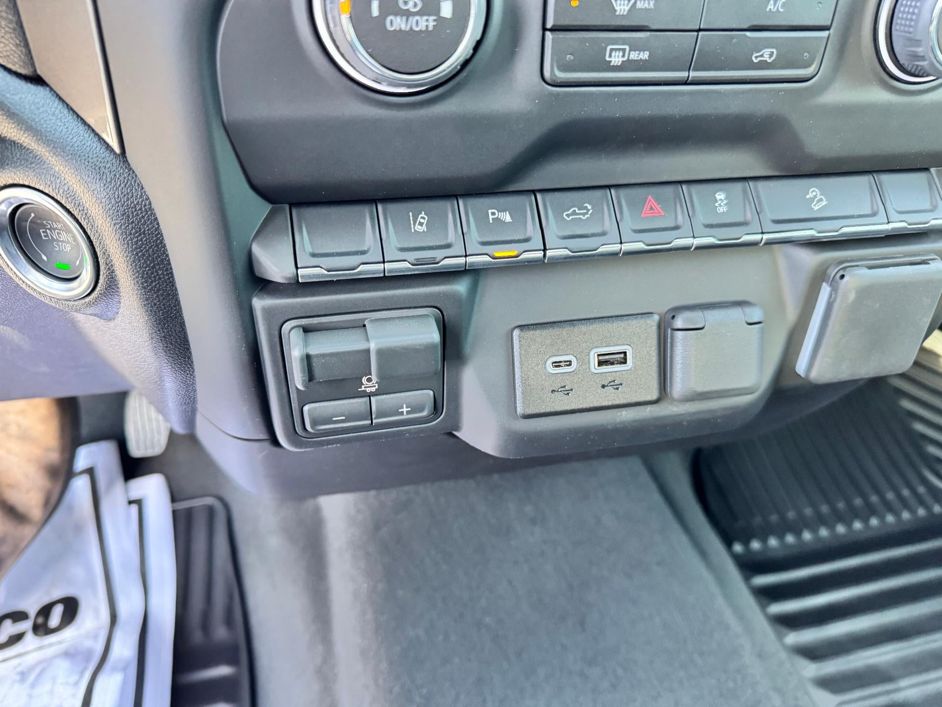 2026 Chevrolet Silverado 2500 HD CUSTOM / CREW / 6.6 LITER GAS V8 / Z71 OFF ROAD / STANDARD BOX