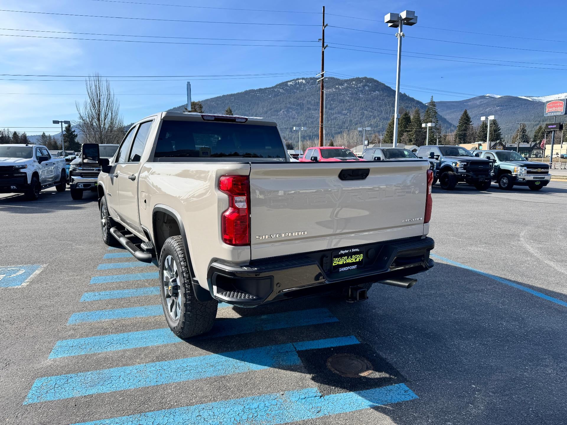 2026 Chevrolet Silverado 2500 HD CUSTOM / CREW / 6.6 LITER GAS V8 / Z71 OFF ROAD / STANDARD BOX