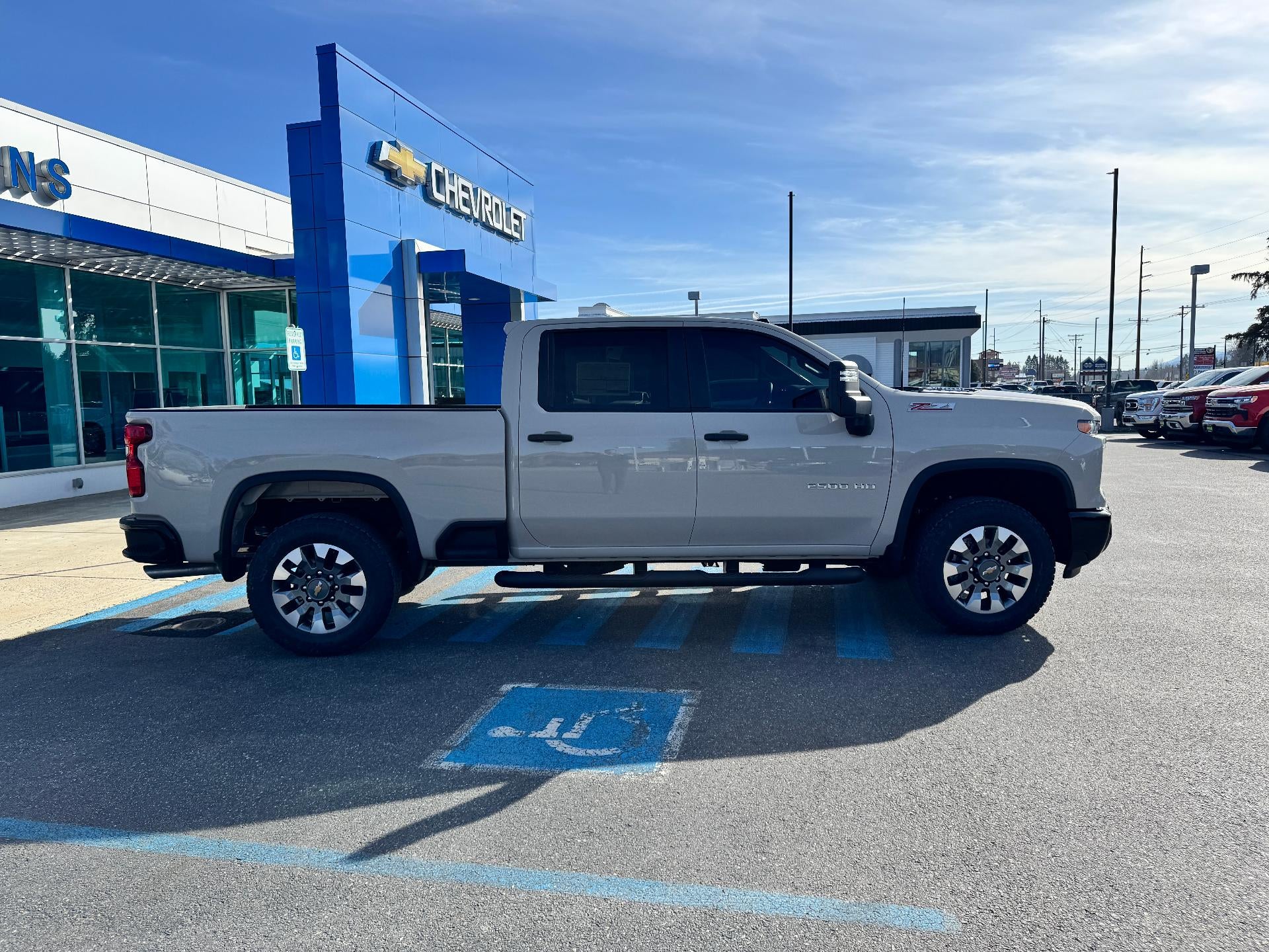 2026 Chevrolet Silverado 2500 HD CUSTOM / CREW / 6.6 LITER GAS V8 / Z71 OFF ROAD / STANDARD BOX