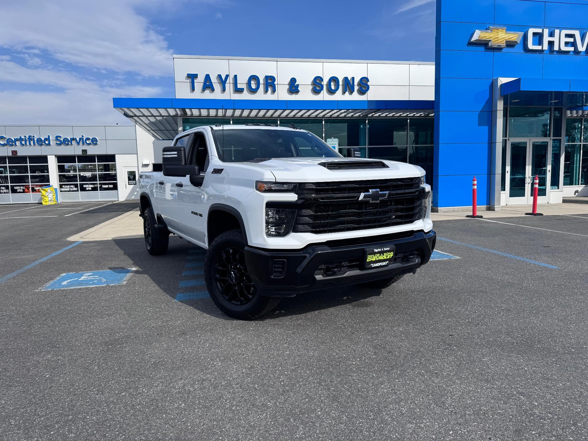 2026 Chevrolet Silverado 2500 HD CUSTOM / CREW / 6.6 LITER GAS V8 / Z71 OFF ROAD / STANDARD BOX / 1 OWNER / 15K MILES
