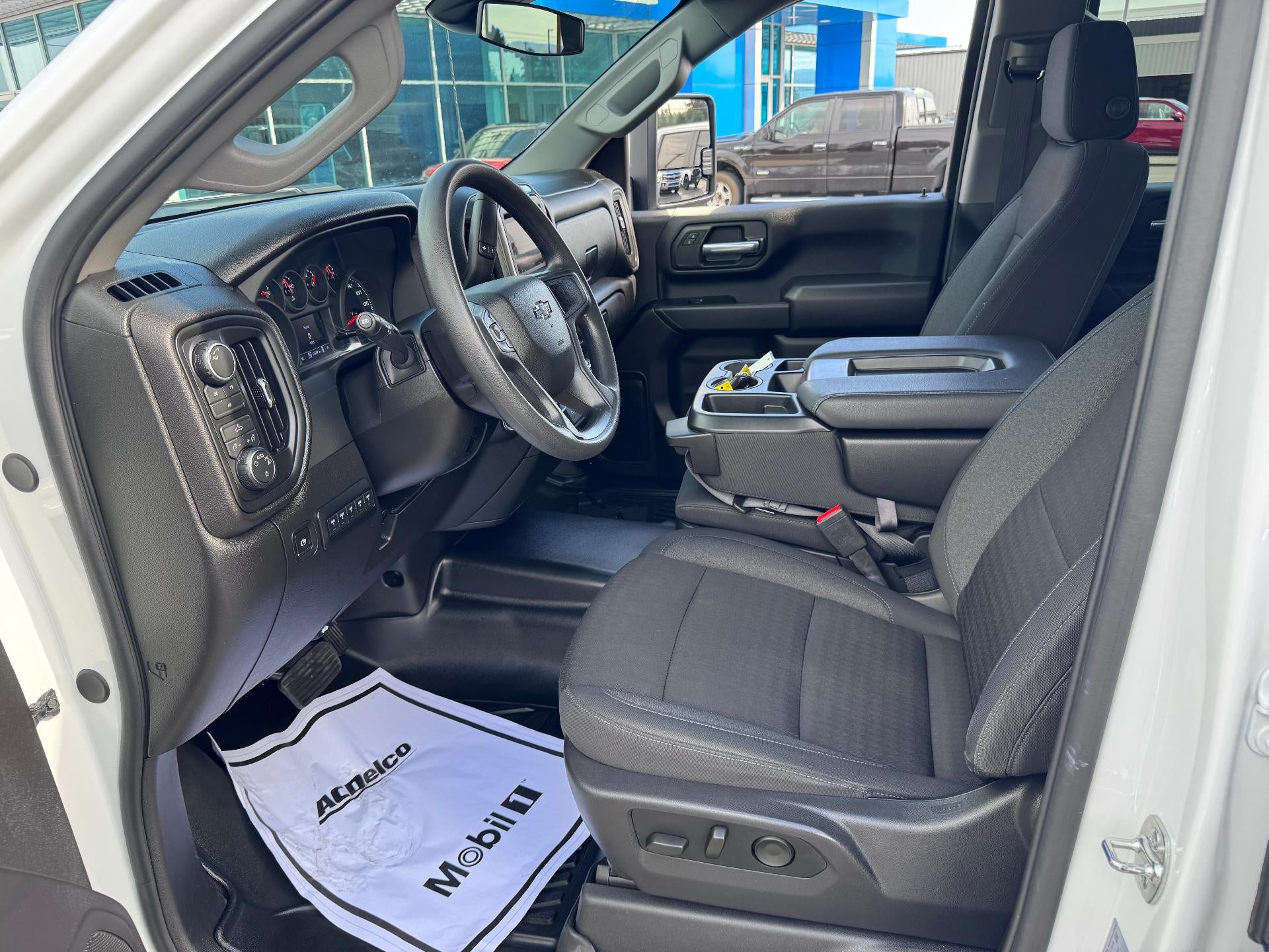 2026 Chevrolet Silverado 2500 HD CUSTOM / CREW / 6.6 LITER GAS V8 / Z71 OFF ROAD / STANDARD BOX / 1 OWNER / 15K MILES