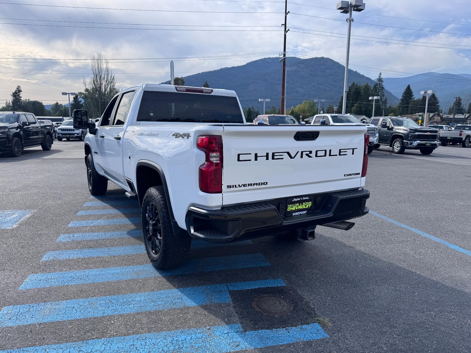 2026 Chevrolet Silverado 2500 HD CUSTOM / CREW / 6.6 LITER GAS V8 / Z71 OFF ROAD / STANDARD BOX / 1 OWNER / 15K MILES