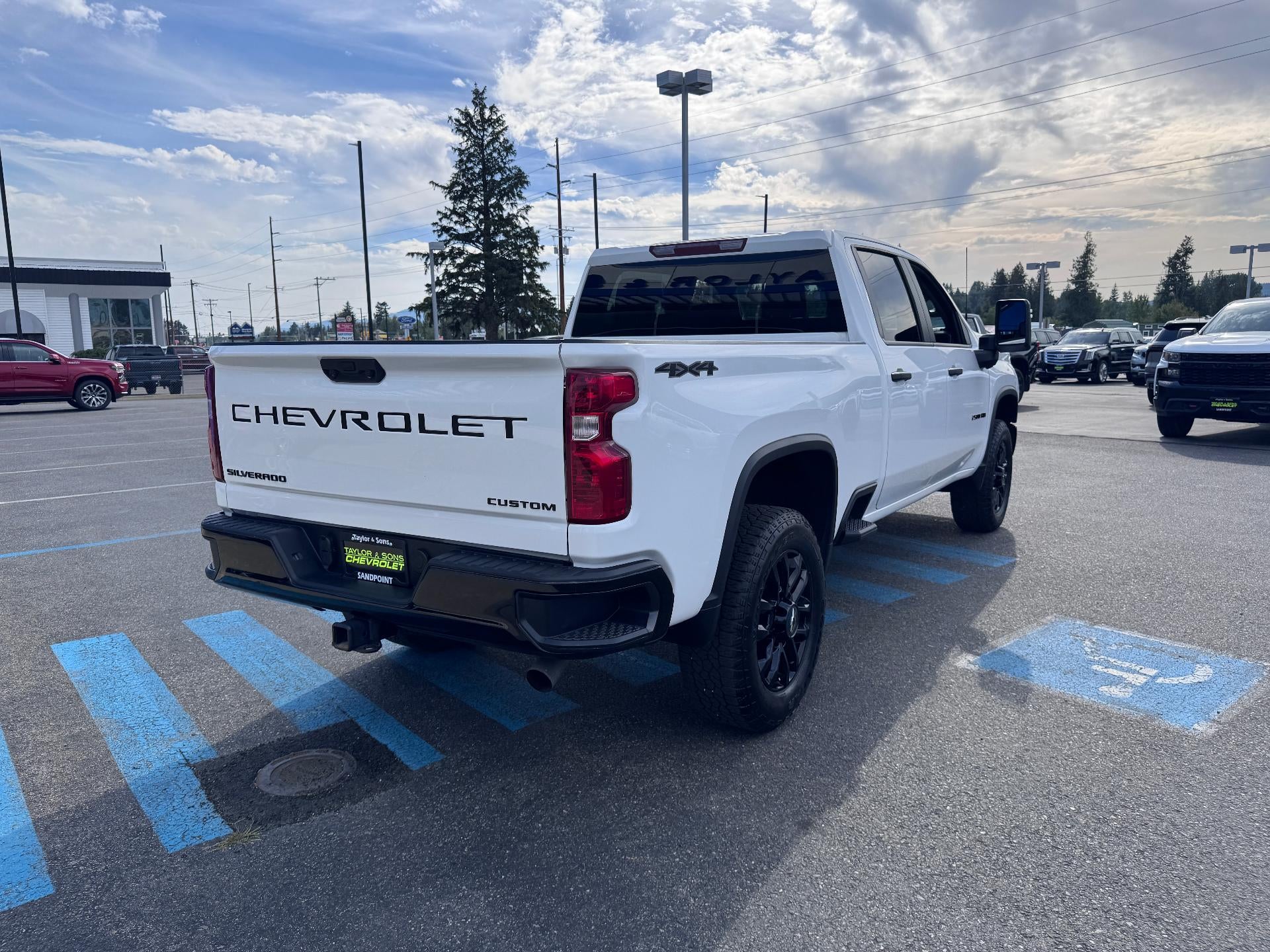 2026 Chevrolet Silverado 2500 HD CUSTOM / CREW / 6.6 LITER GAS V8 / Z71 OFF ROAD / STANDARD BOX / 1 OWNER / 15K MILES