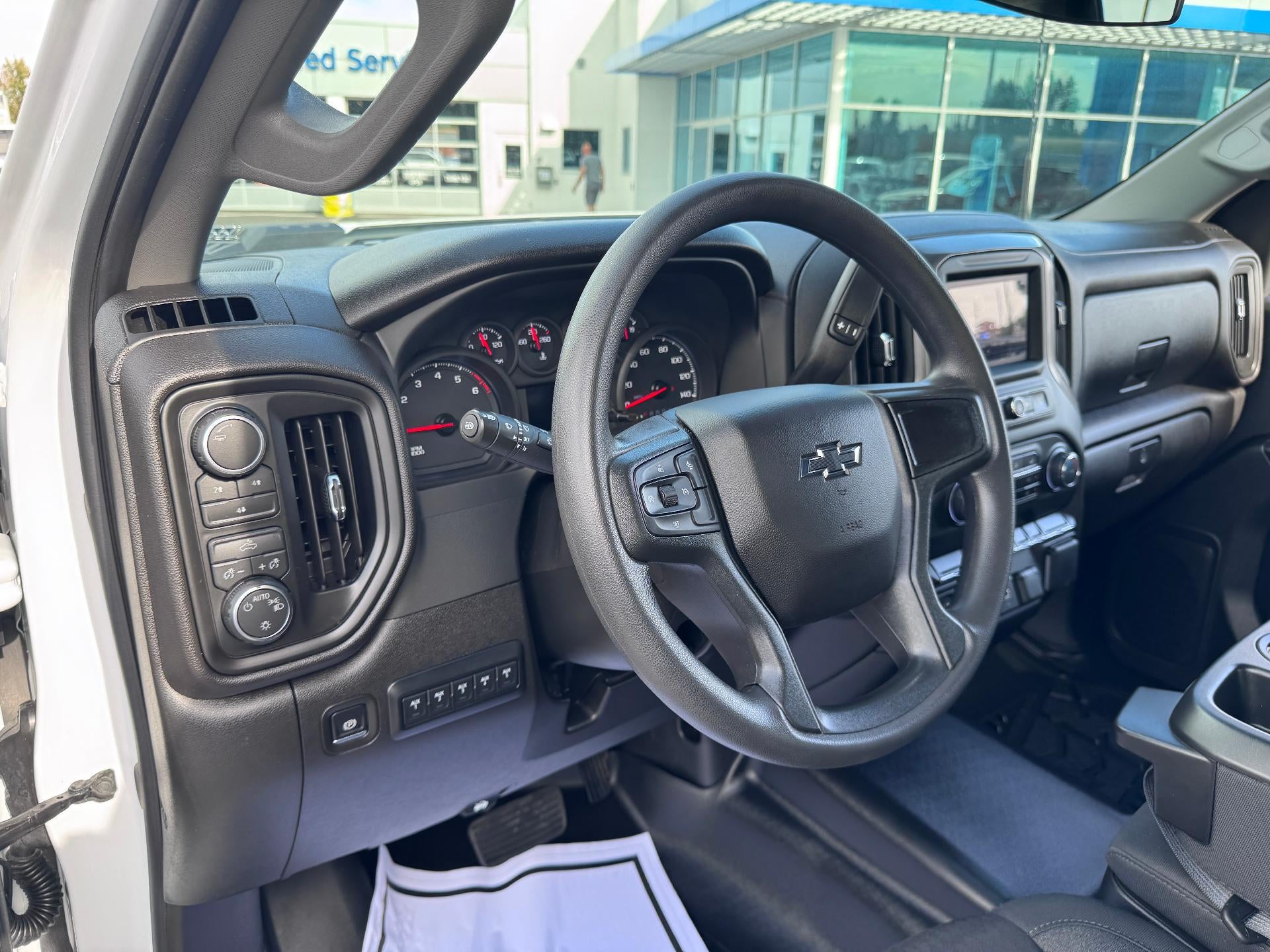 2026 Chevrolet Silverado 2500 HD CUSTOM / CREW / 6.6 LITER GAS V8 / Z71 OFF ROAD / STANDARD BOX / 1 OWNER / 15K MILES