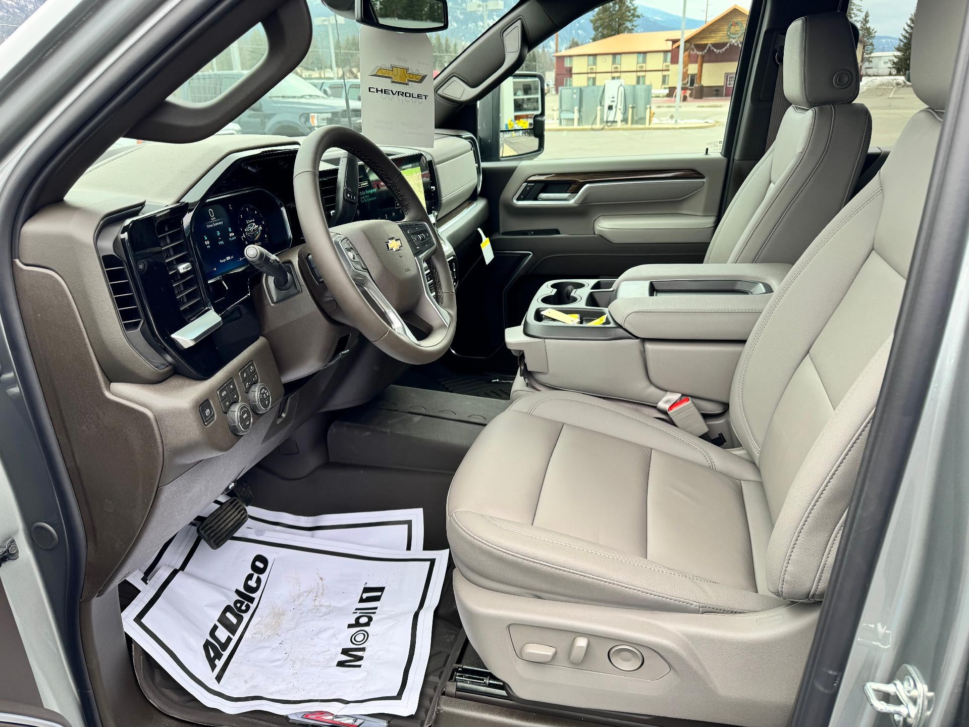 2026 Chevrolet Silverado 2500 HD LT / CREW / 6.6 LITER GAS V8 / Z71 OFF ROAD / LEATHER / STANDARD BOX