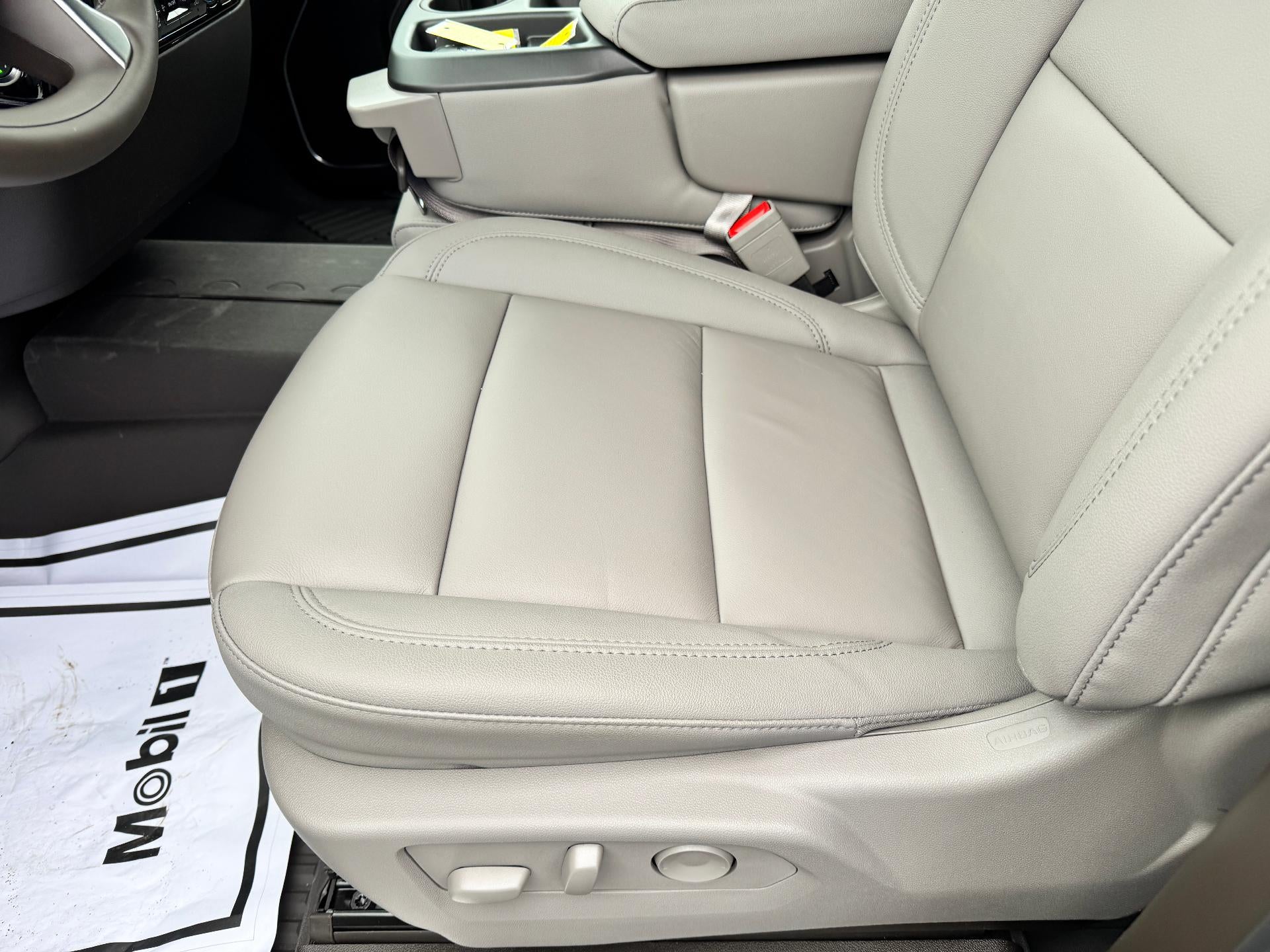 2026 Chevrolet Silverado 2500 HD LT / CREW / 6.6 LITER GAS V8 / Z71 OFF ROAD / LEATHER / STANDARD BOX