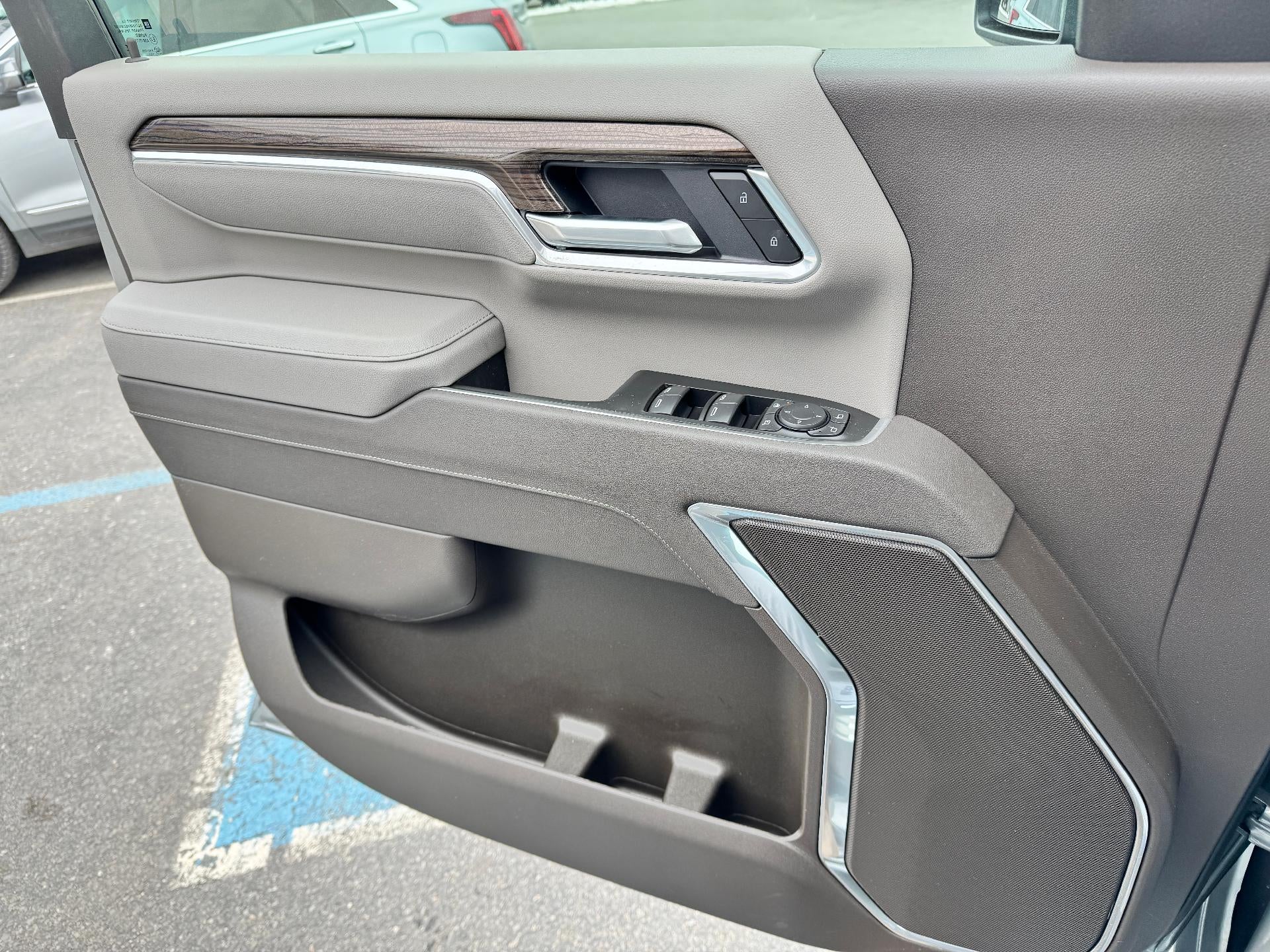 2026 Chevrolet Silverado 2500 HD LT / CREW / 6.6 LITER GAS V8 / Z71 OFF ROAD / LEATHER / STANDARD BOX