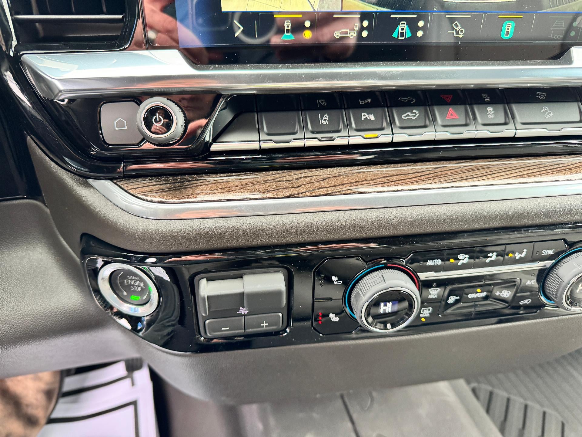 2026 Chevrolet Silverado 2500 HD LT / CREW / 6.6 LITER GAS V8 / Z71 OFF ROAD / LEATHER / STANDARD BOX