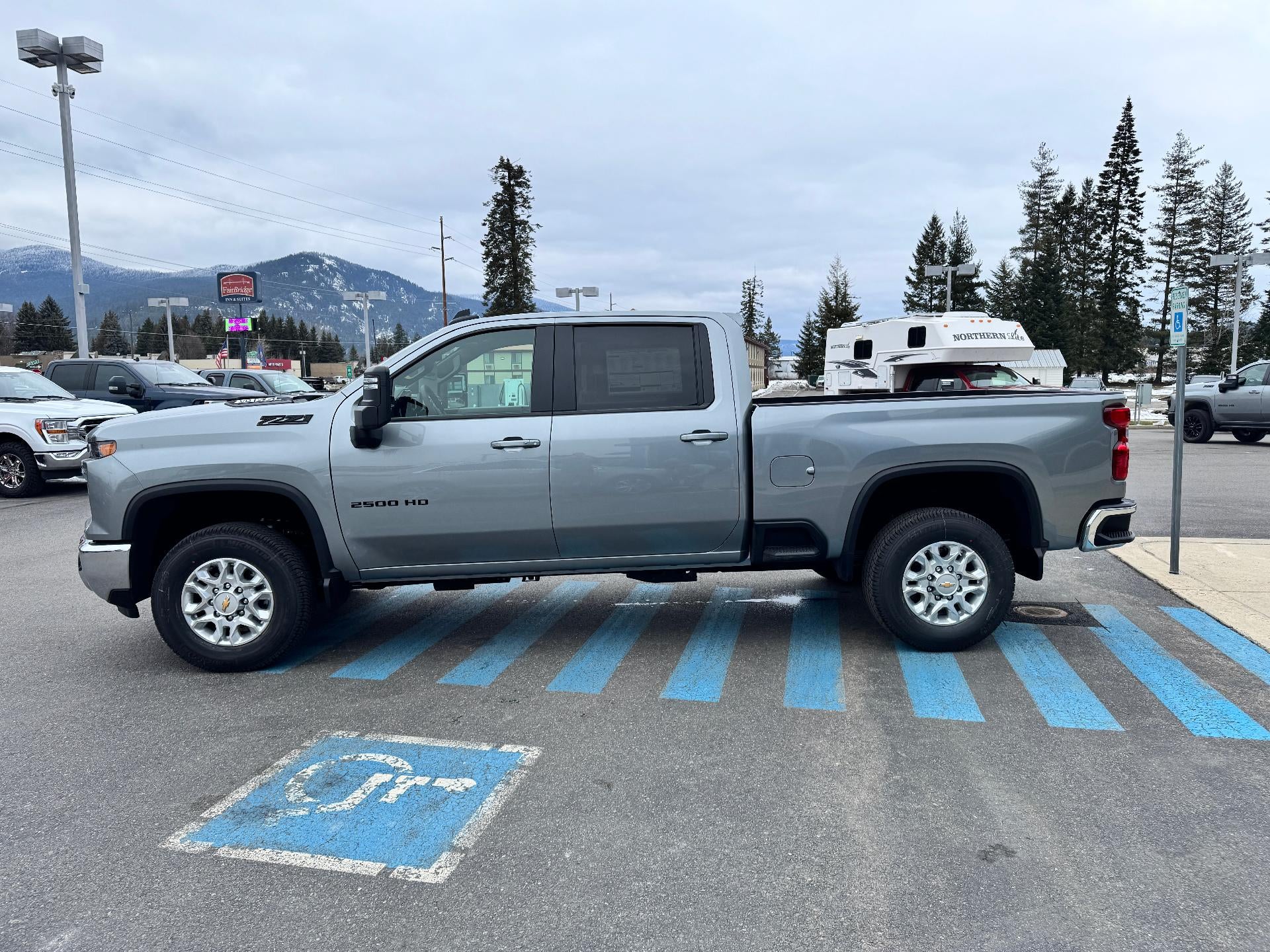 2026 Chevrolet Silverado 2500 HD LT / CREW / 6.6 LITER GAS V8 / Z71 OFF ROAD / LEATHER / STANDARD BOX
