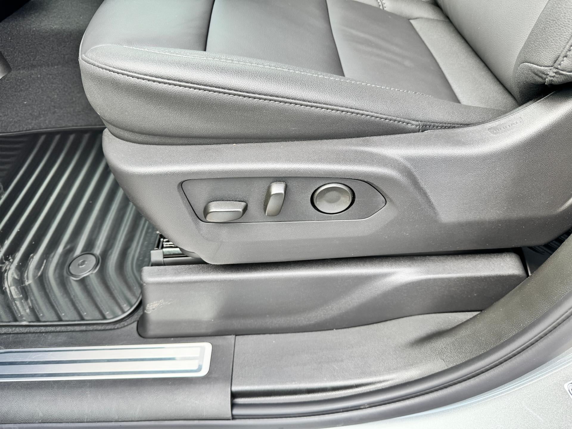 2026 Chevrolet Silverado 2500 HD LT / CREW / 6.6 LITER GAS V8 / TRAIL BOSS / LEATHER / SURROND VISION / STANDARD BOX