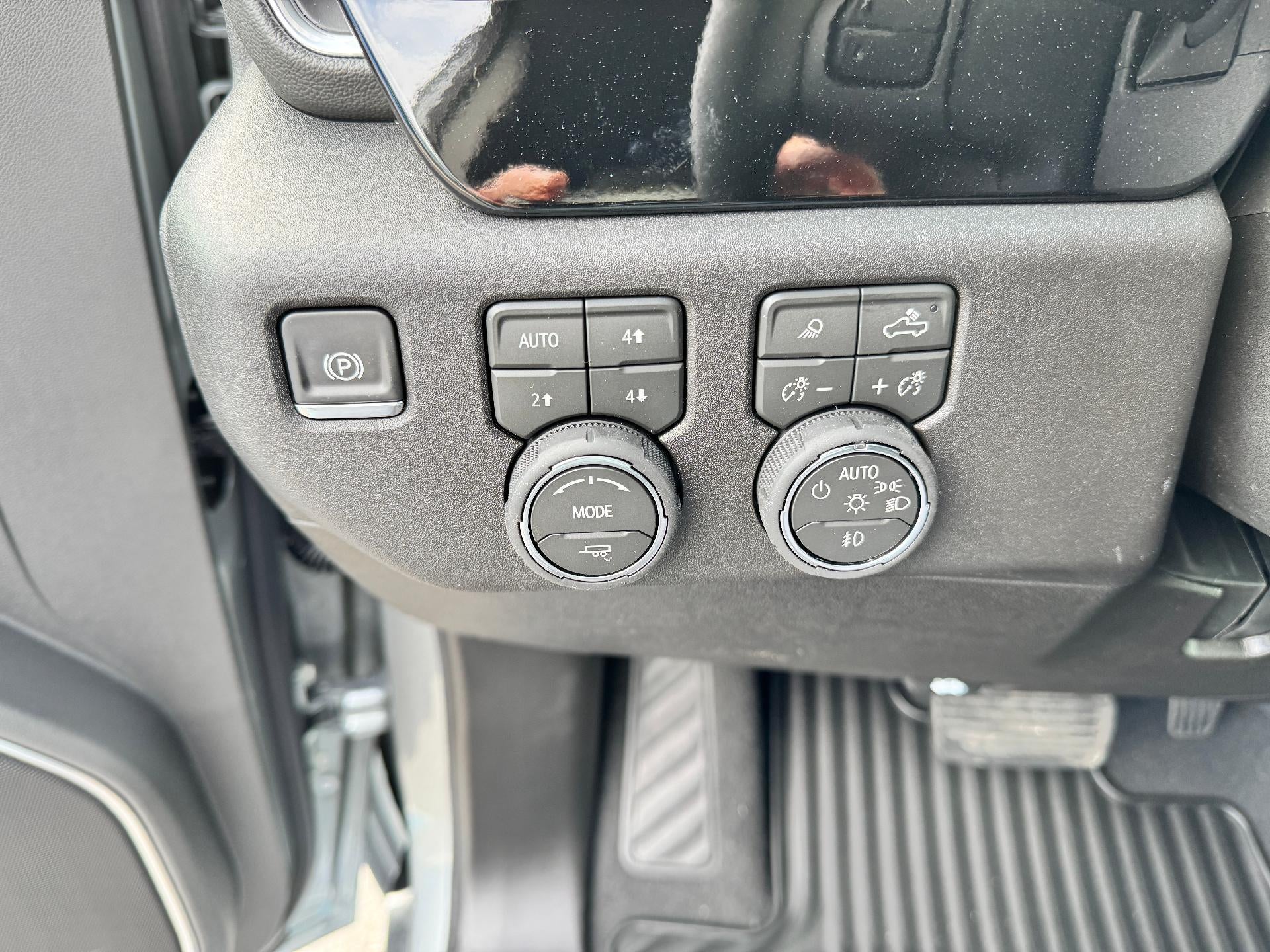 2026 Chevrolet Silverado 2500 HD LT / CREW / 6.6 LITER GAS V8 / TRAIL BOSS / LEATHER / SURROND VISION / STANDARD BOX