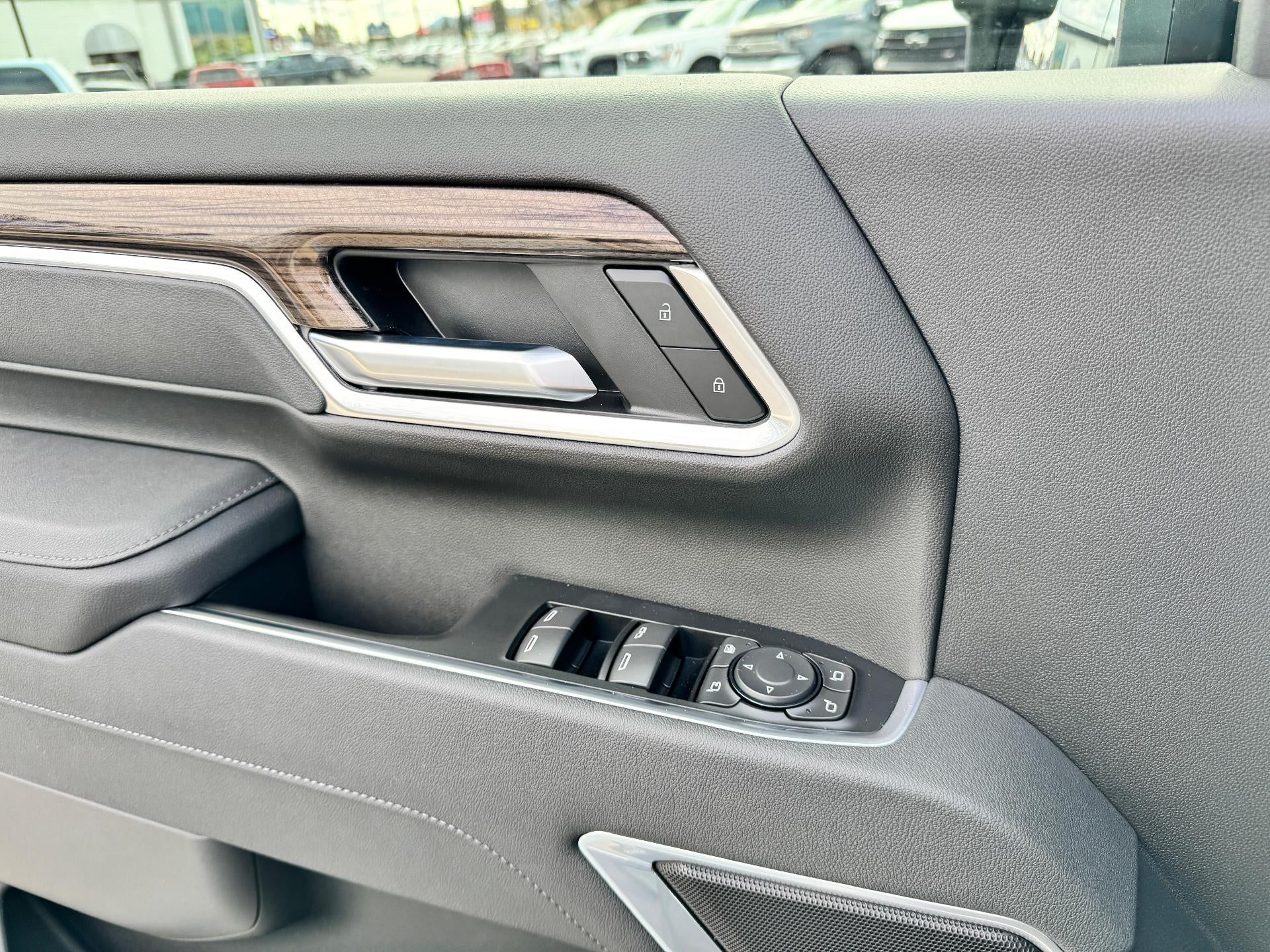 2026 Chevrolet Silverado 2500 HD LT / CREW / 6.6 LITER GAS V8 / TRAIL BOSS / LEATHER / SURROND VISION / STANDARD BOX