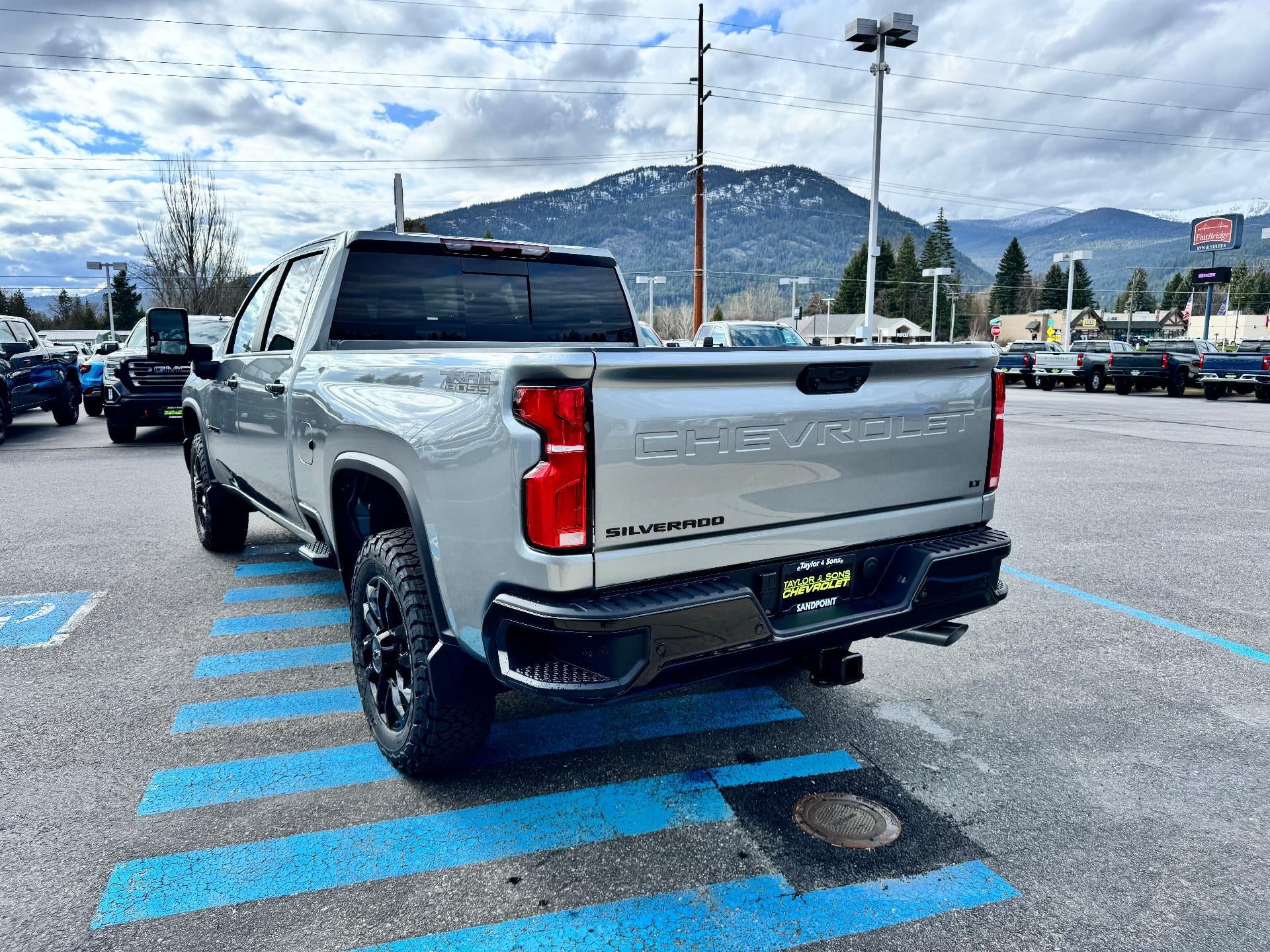 2026 Chevrolet Silverado 2500 HD LT / CREW / 6.6 LITER GAS V8 / TRAIL BOSS / LEATHER / SURROND VISION / STANDARD BOX