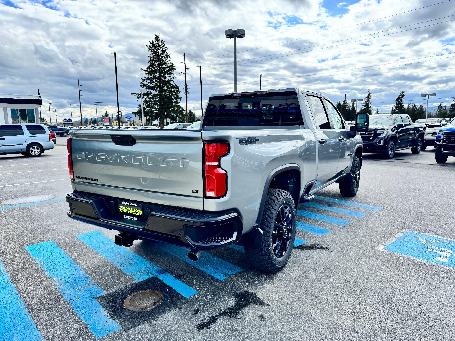 2026 Chevrolet Silverado 2500 HD LT / CREW / 6.6 LITER GAS V8 / TRAIL BOSS / LEATHER / SURROND VISION / STANDARD BOX