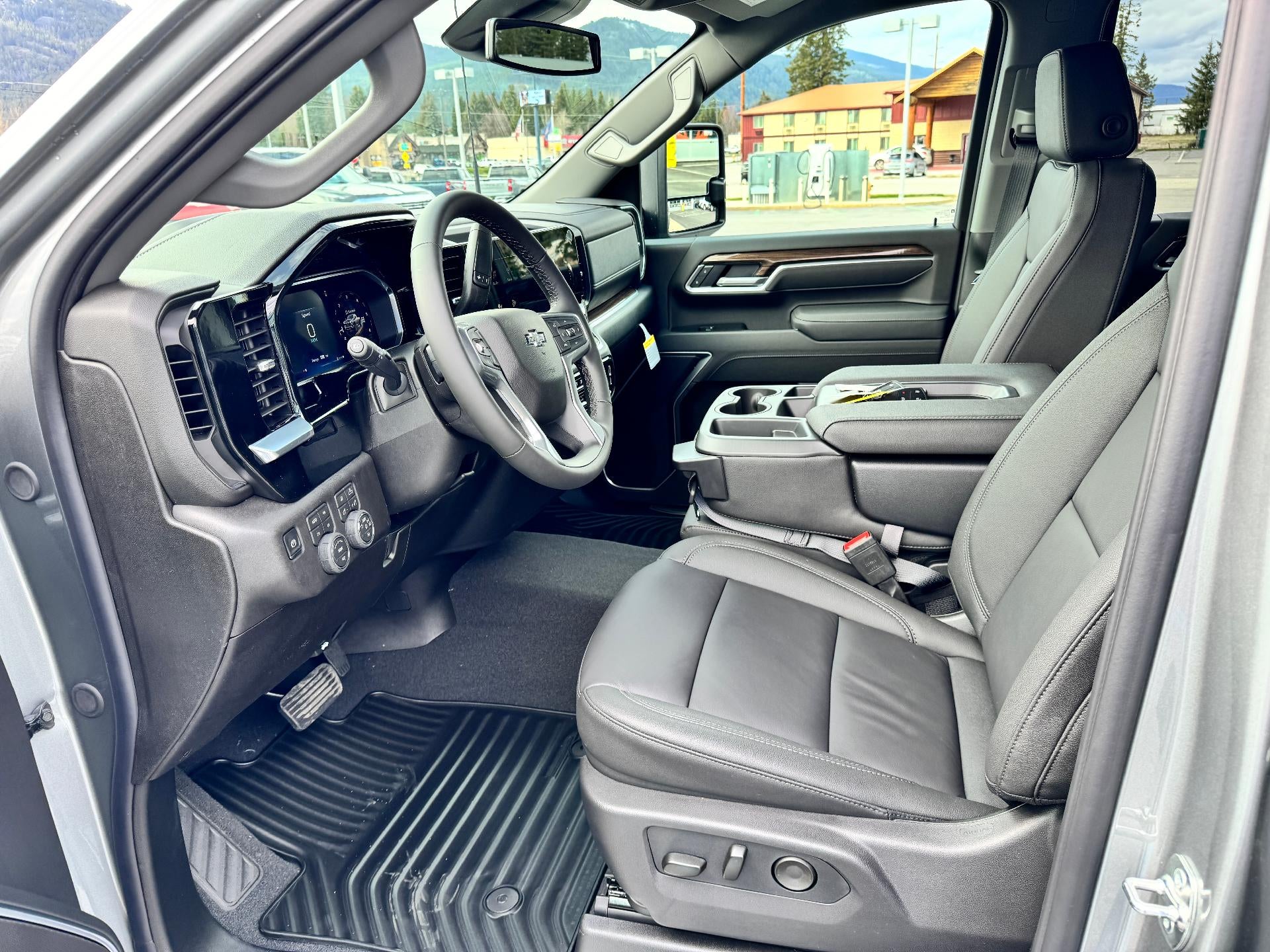 2026 Chevrolet Silverado 2500 HD LT / CREW / 6.6 LITER GAS V8 / TRAIL BOSS / LEATHER / SURROND VISION / STANDARD BOX